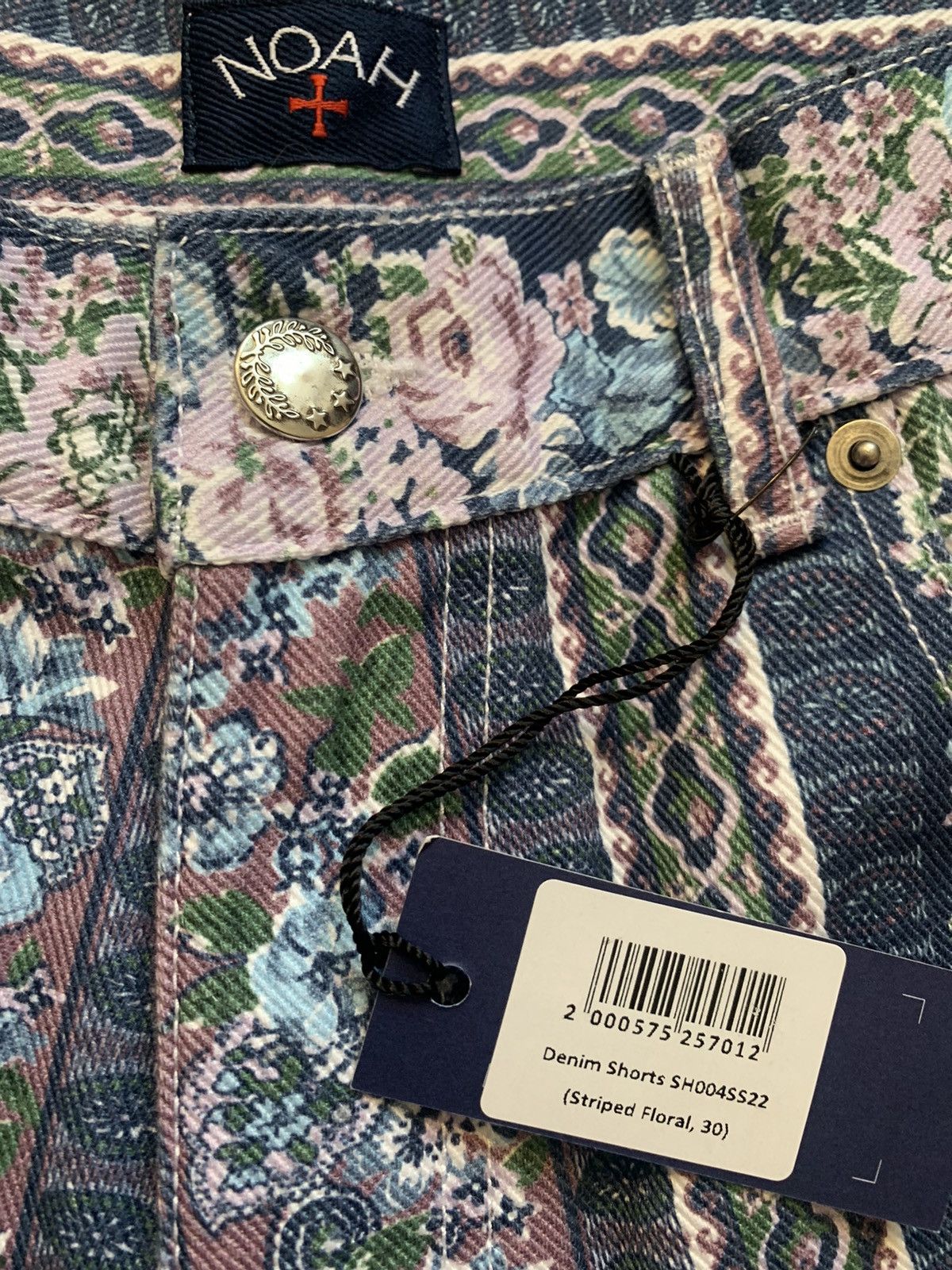 Noah NOAH 90’s STYLE DENIM STRIPED FLORAL SHORTS Size US 30 / EU 46 - 9 Thumbnail
