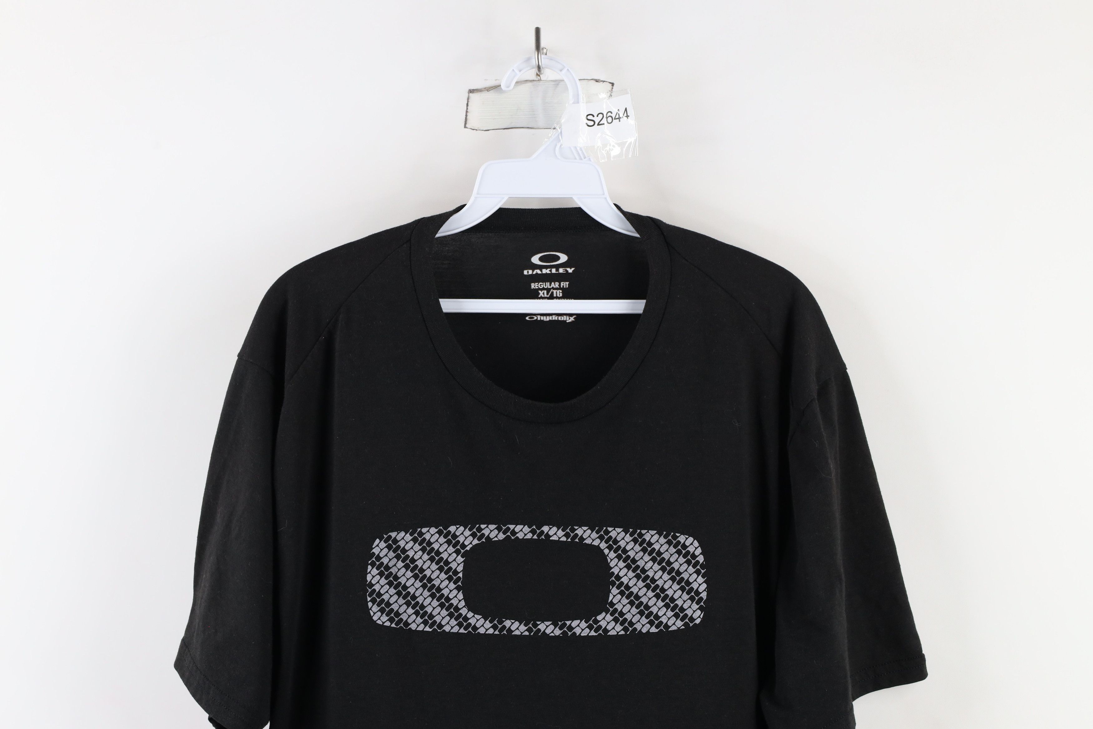Oakley × Vintage Vintage Oakley Hydrolix Logo Knit Short Sleeve T-Shirt Black Size US XL / EU 56 / 4 - 2 Thumbnail