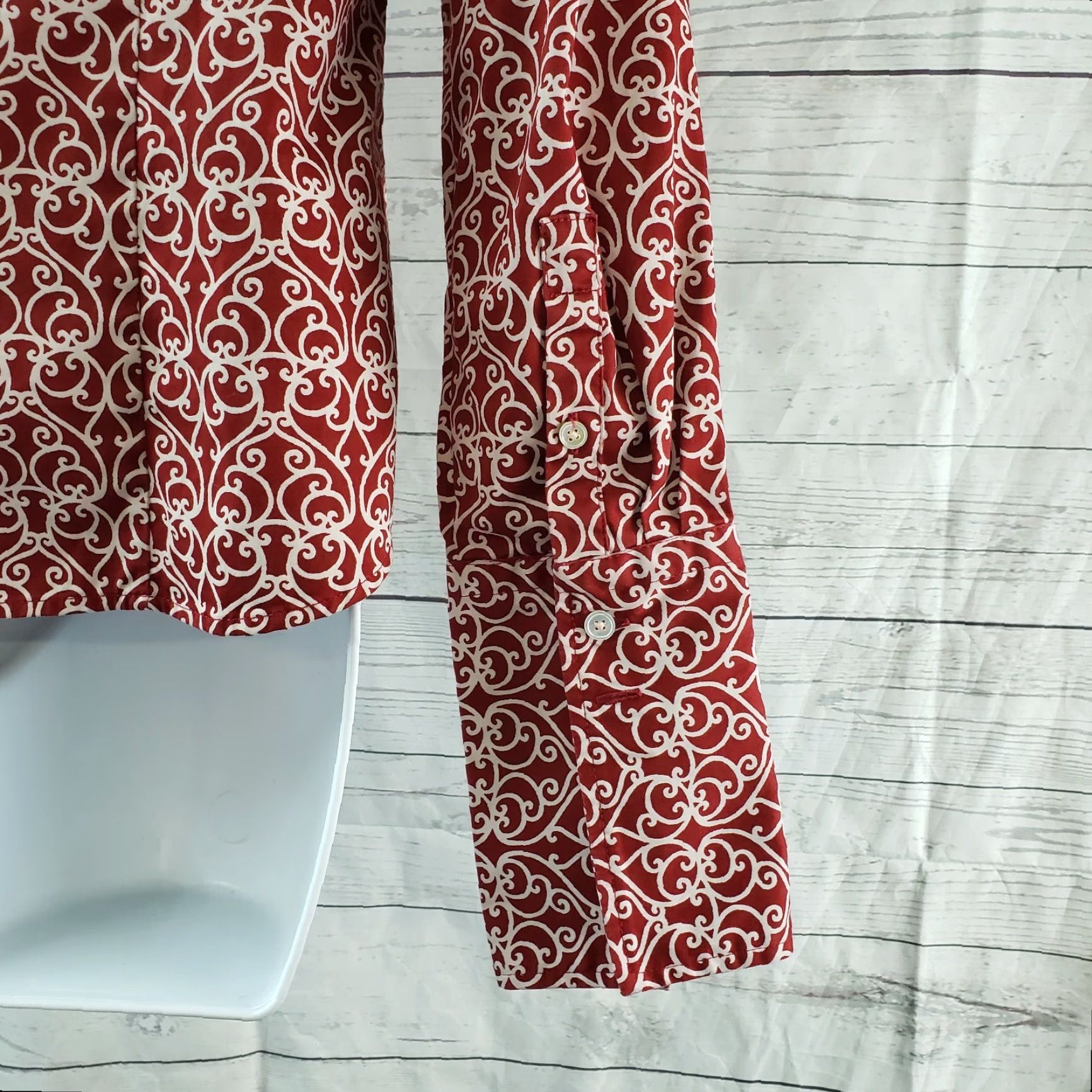 Talbots Talbots Womens Printed Shirt Sz 8P Red White Scrolls Long Sleeve Button Front Shirt Womens Petite 8P Red Scrolls Cotton Blend Vintage No Size M / US 6-8 / IT 42-44 - 4 Thumbnail