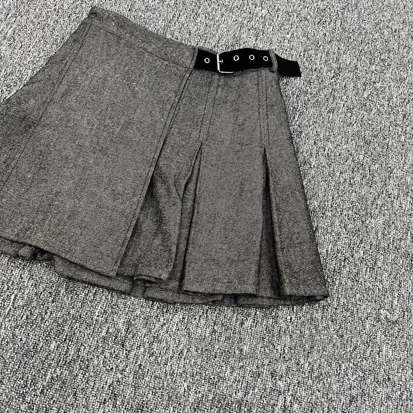 Dior Dior SIZE 36 Waist adjustment strap; gray short skirt with Size 28" / US 6 / IT 42 - 3 Thumbnail