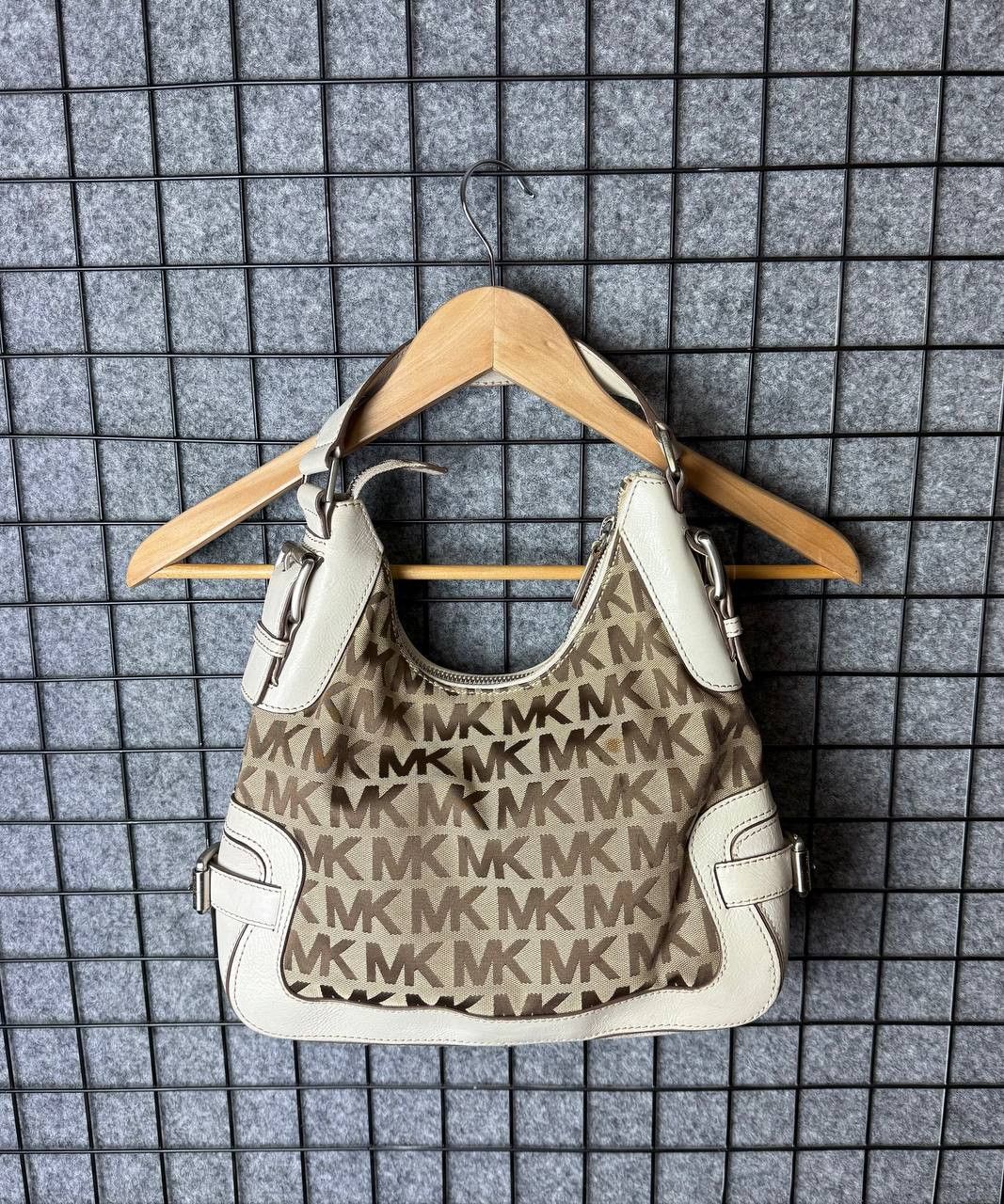 Michael Kors Michael Kors Monogram Handle Bag Size ONE SIZE - 2 Thumbnail