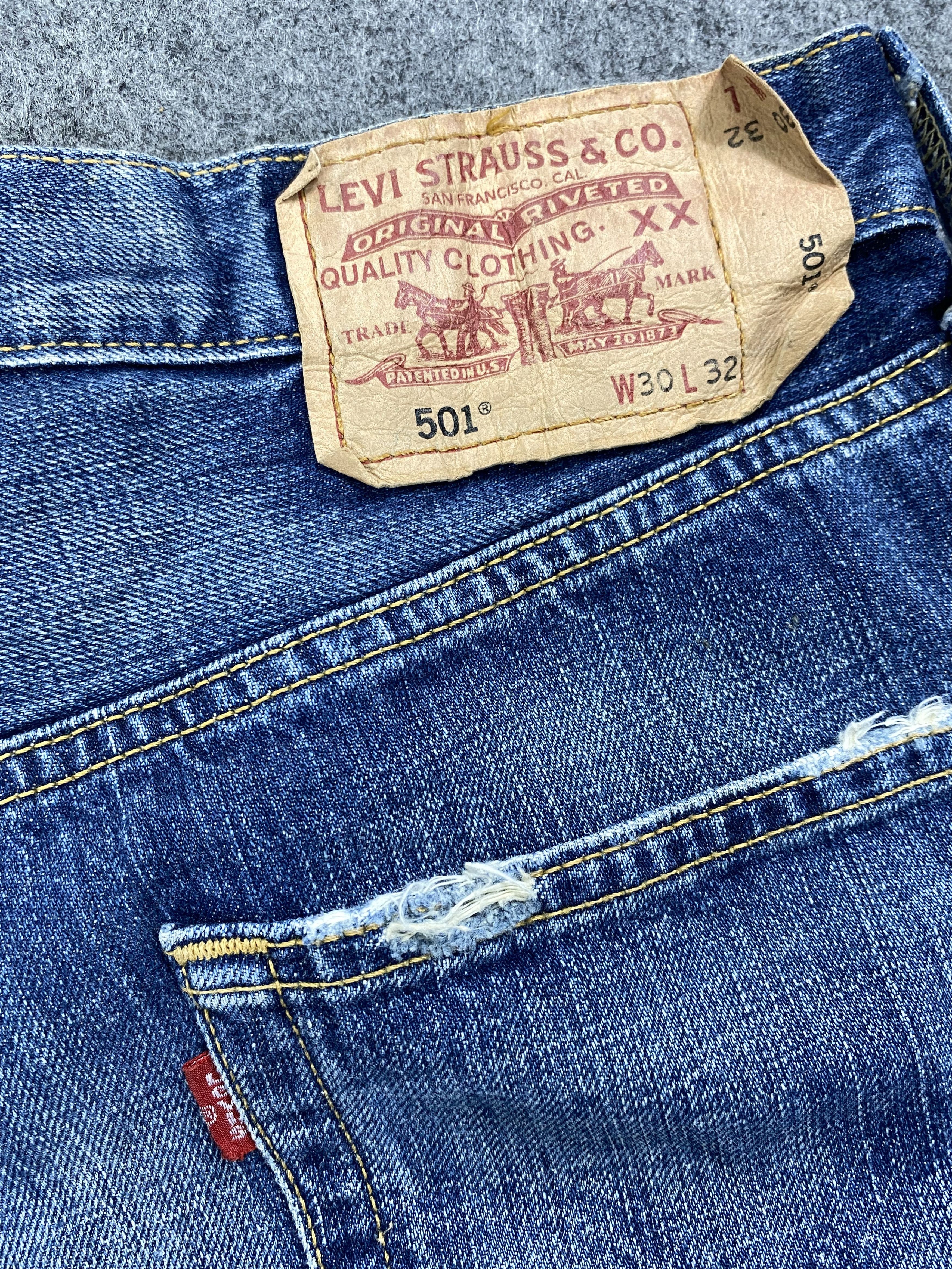 Levi's Blue Distressed Vintage Levi's 501 31x31.5 Denim -JN1190 Size US 31 - 10 Thumbnail