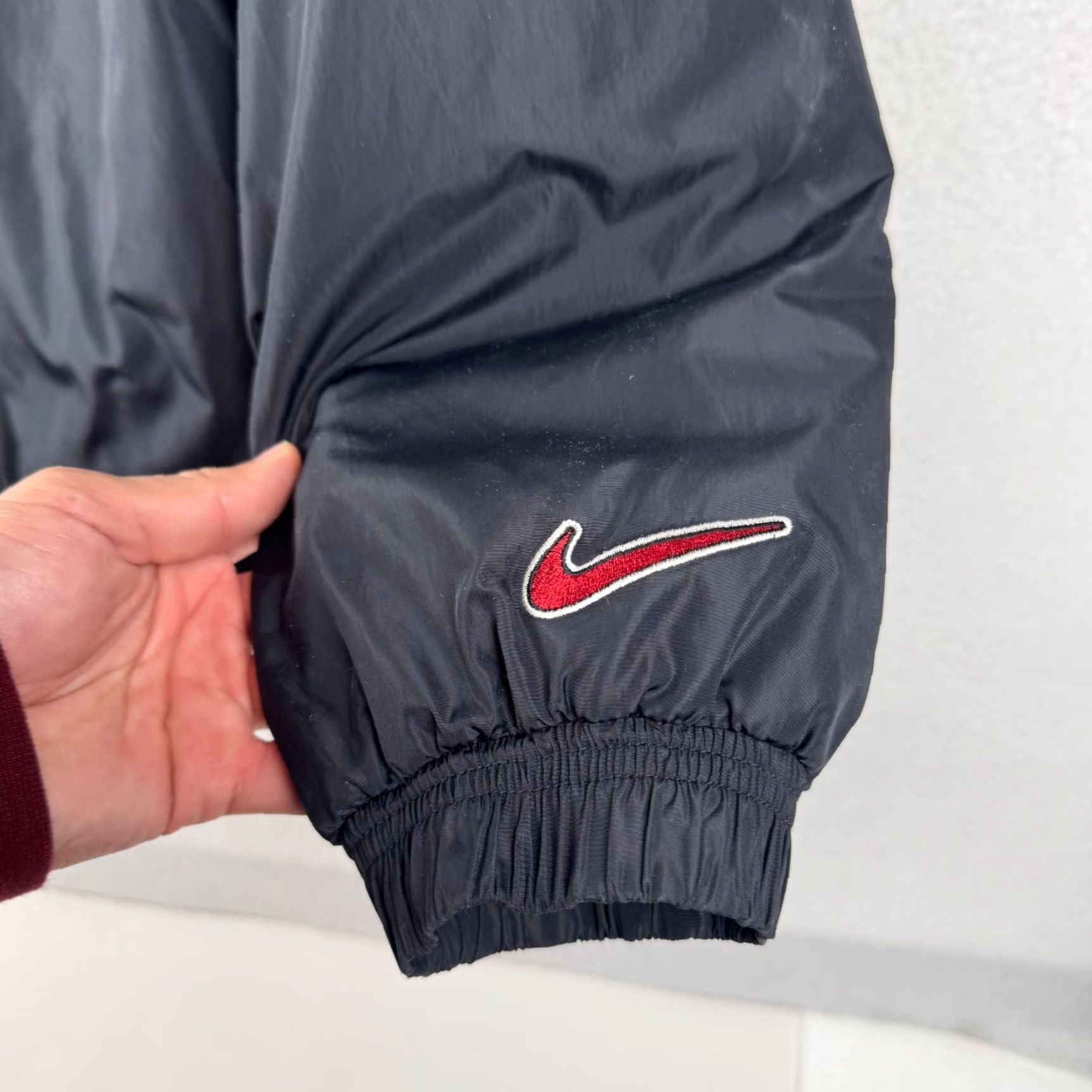 Nike VINTAGE Nike Big Swoosh Logo Black Full Zip Puffer Jacket 90s Size L Men Jacket Size US L / EU 52-54 / 3 - 3 Thumbnail