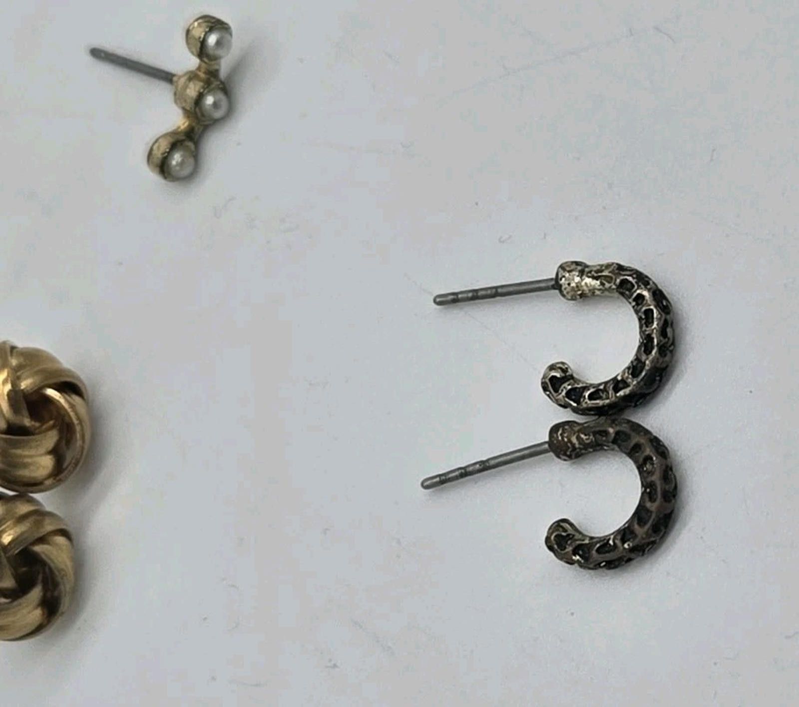 The Unbranded Brand Lot Of Random Vintage Earrings Pierced Small Earring 4 Pair Size ONE SIZE - 7 Thumbnail