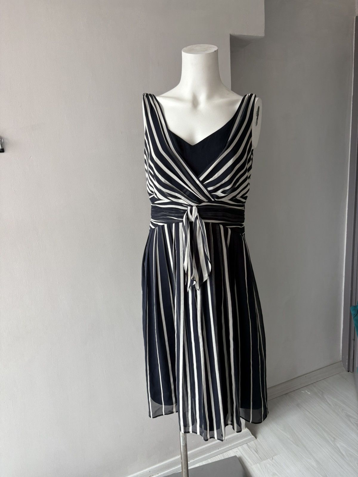 Ann Taylor Ann taylor silk dress Size L / US 10 / IT 46 - 5 Thumbnail