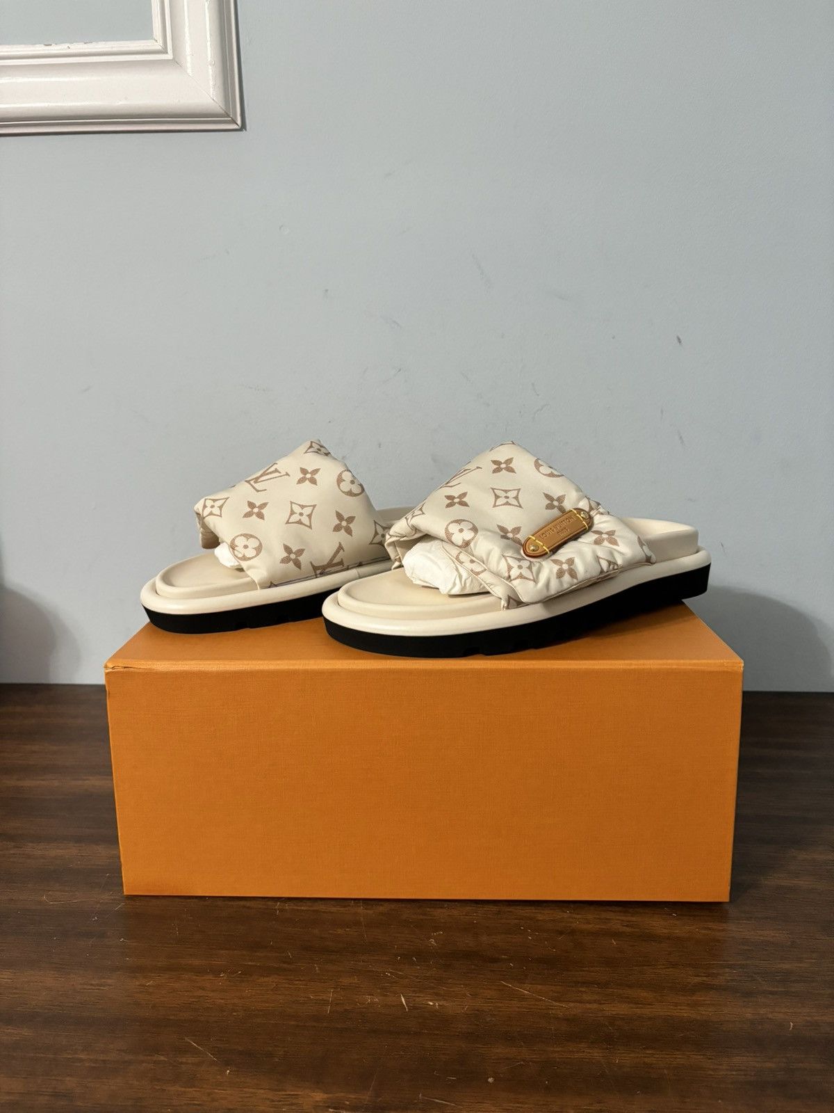Louis Vuitton Louis Vuitton Pool Pillow Flat Comfort Mule Slide Size US 7 / EU 40 - 1 Thumbnail