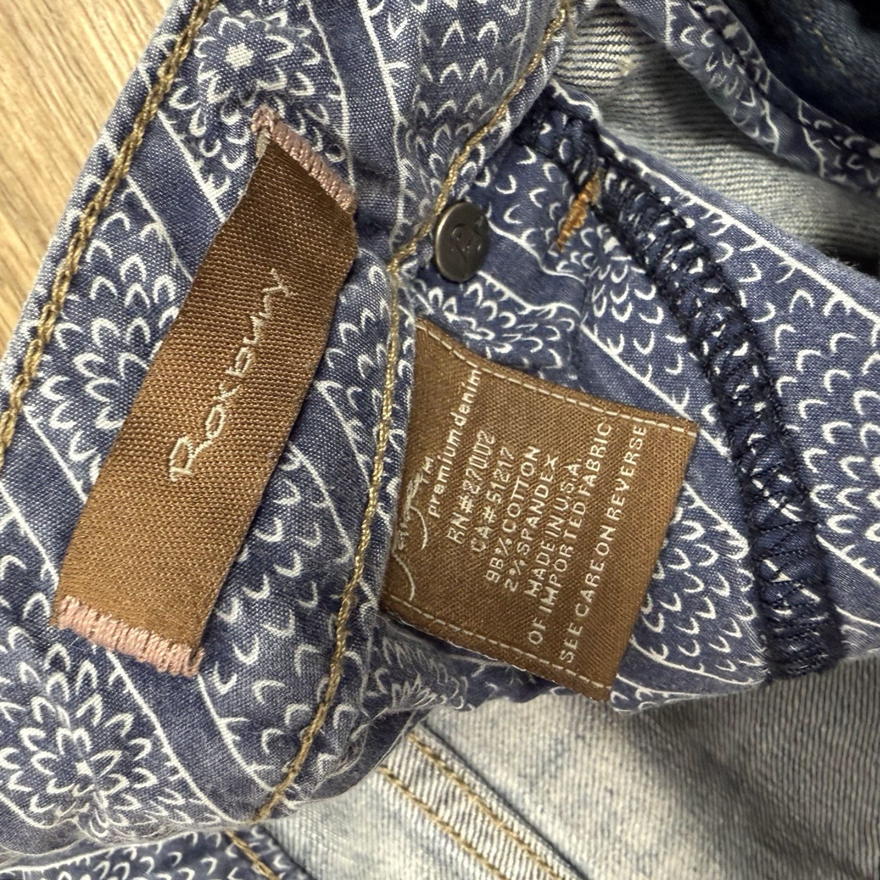Paige PAIGE DENIM Light Wash Destroyed ROXBURY Low Rise Skinny Jeans Sz 28 Size 28" / US 6 / IT 42 - 5 Thumbnail