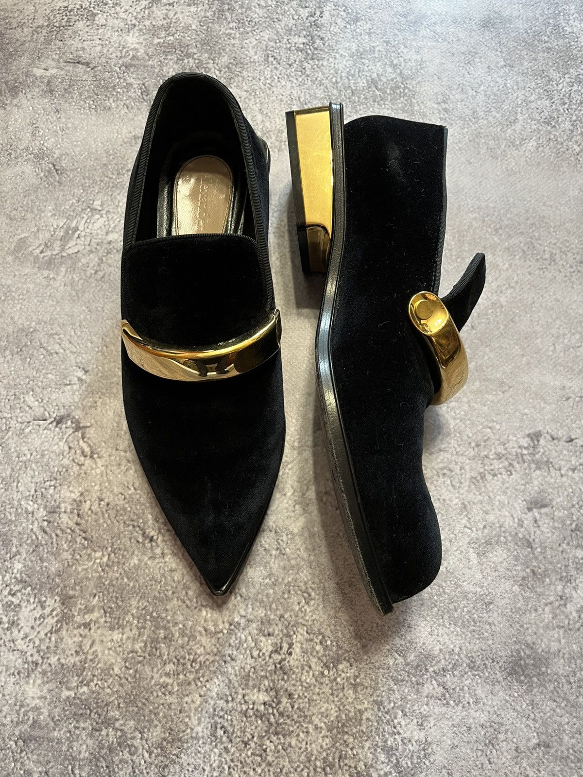 Alexander McQueen Alexander McQueen Punk Charm Bar Velvet Loafers Size US 7 / IT 37 - 4 Thumbnail