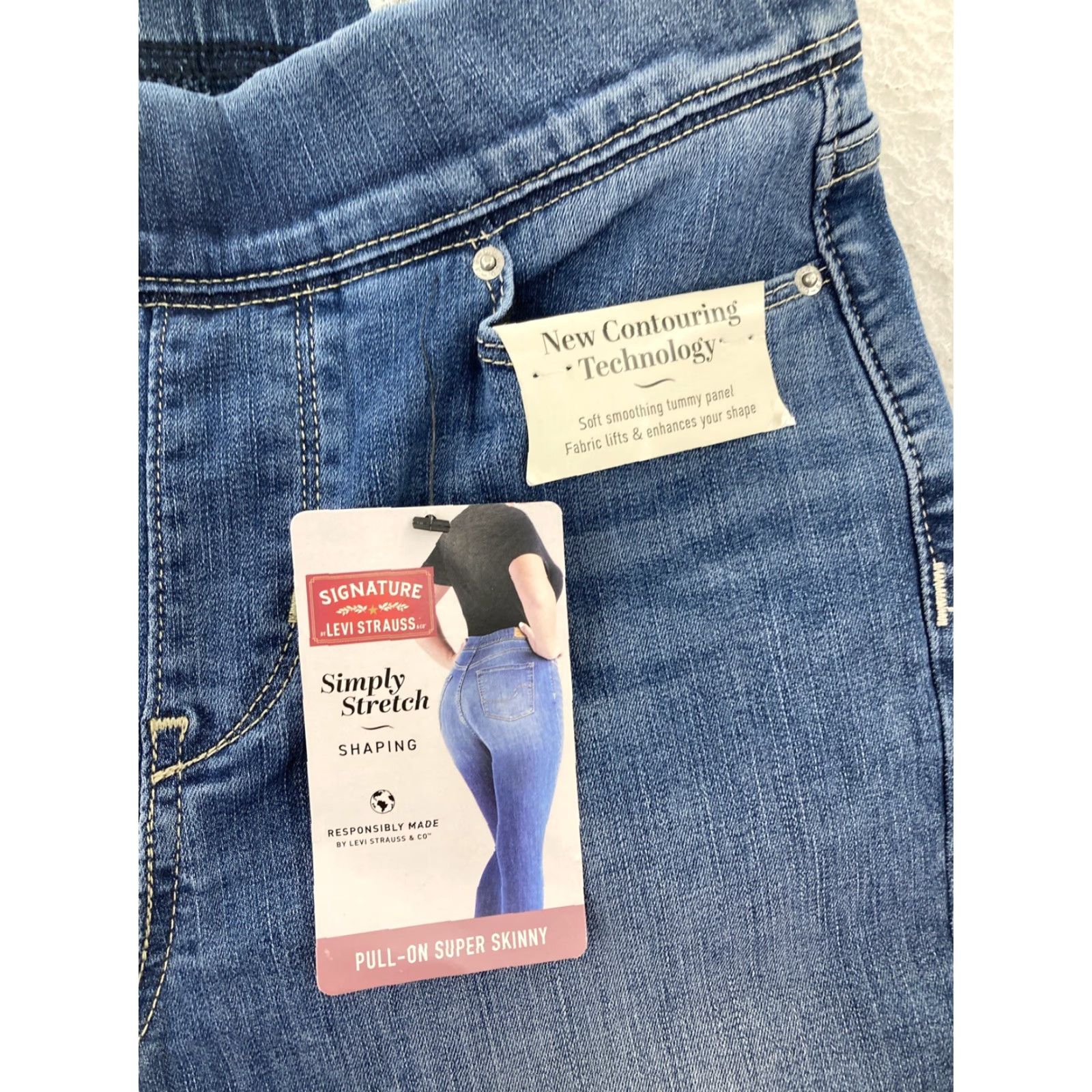 Levi's Signature Levi's Jeans Women's Super Skinny Pull On Size 4 Denim Blue Shaping Stretch Modern Size 27" / US 4 / IT 40 - 7 Thumbnail