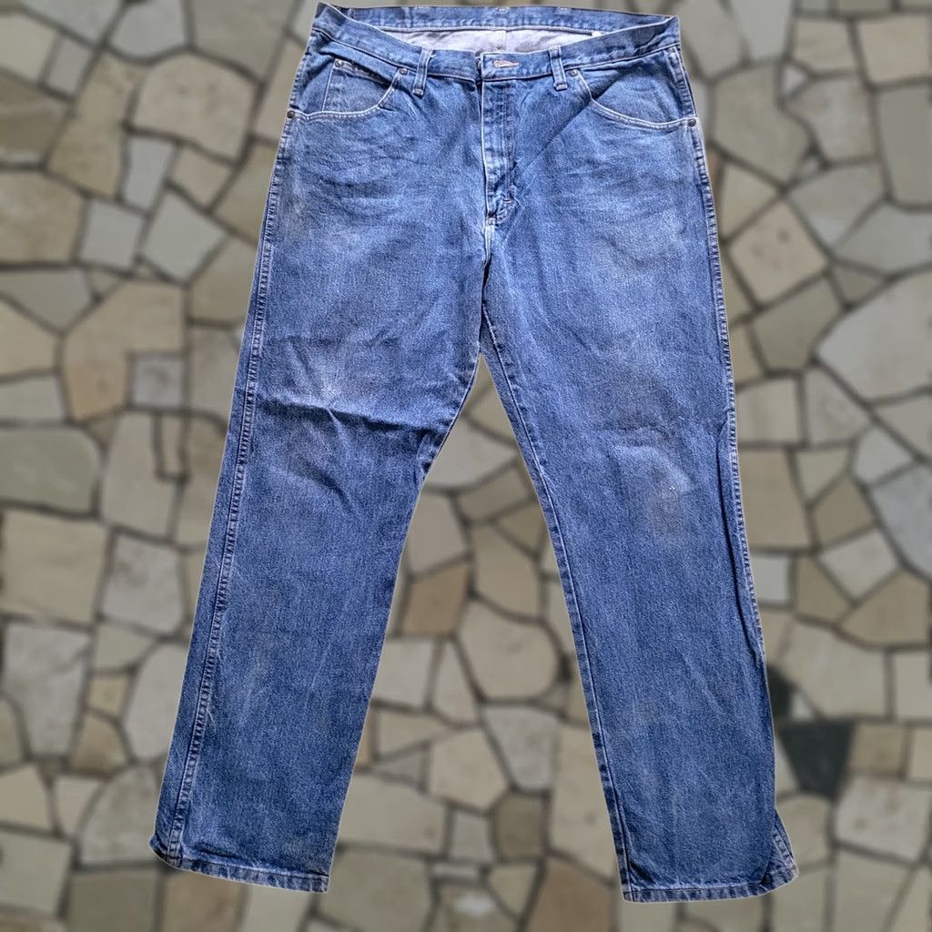 Wrangler Wrangler Men's Regular Fit Light Blue Jeans Size 38x32 Pre-Owned Minor Distress Size US 32 / EU 48 - 1 Thumbnail