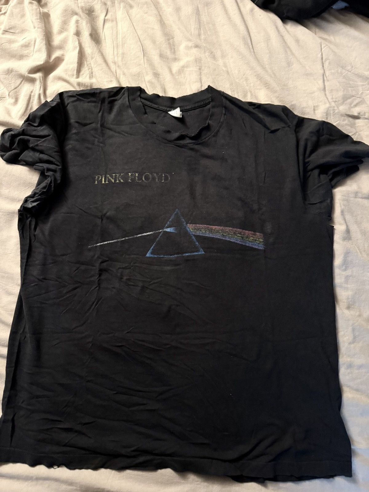 Vintage Vintage Pink Floyd Dark Side of the Moon T-Shirt Size XL Size US XL / EU 56 / 4 - 1 Thumbnail