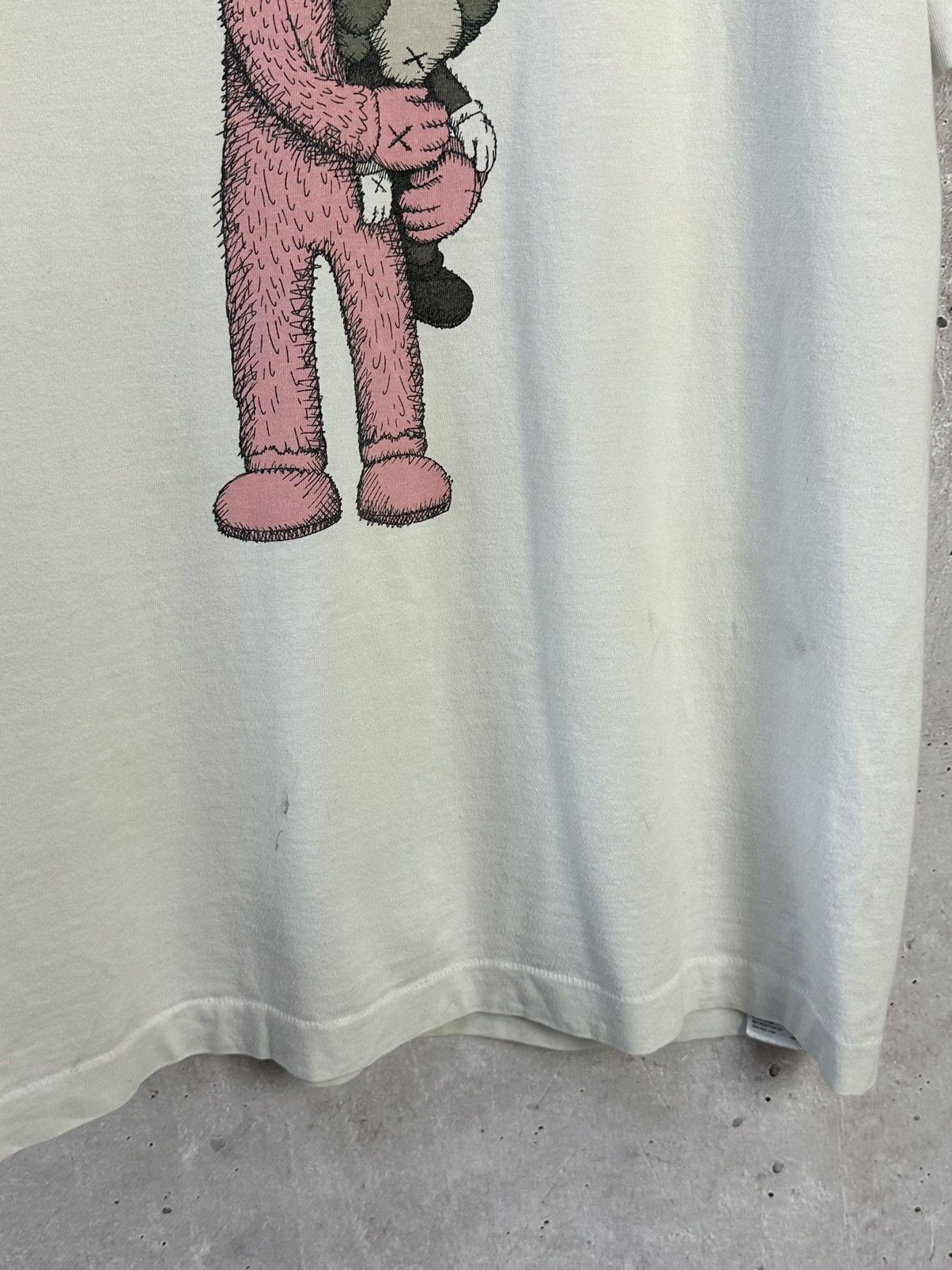 Kaws × Uniqlo Uniqlo Kaws Printed Short Sleeve Tee Size US S / EU 44-46 / 1 - 4 Thumbnail