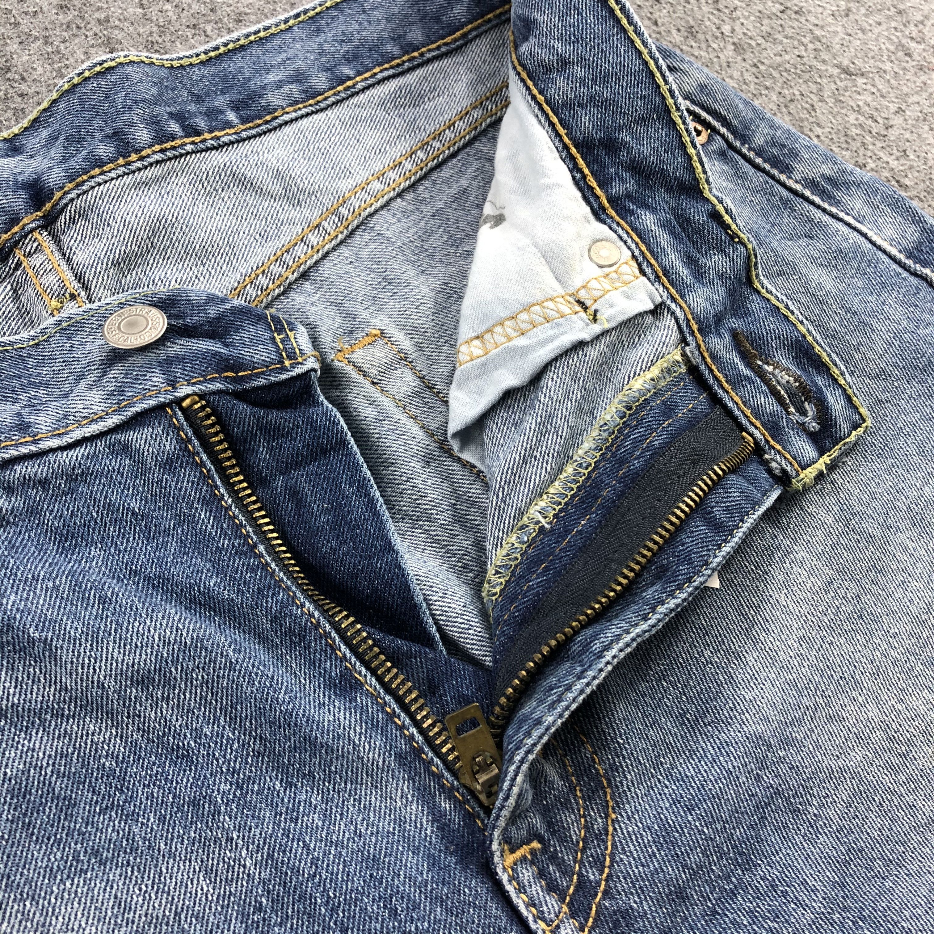 Levi's Vintage Blue Wash Levis 514 Jeans-J1980 Size US 35 - 13 Thumbnail