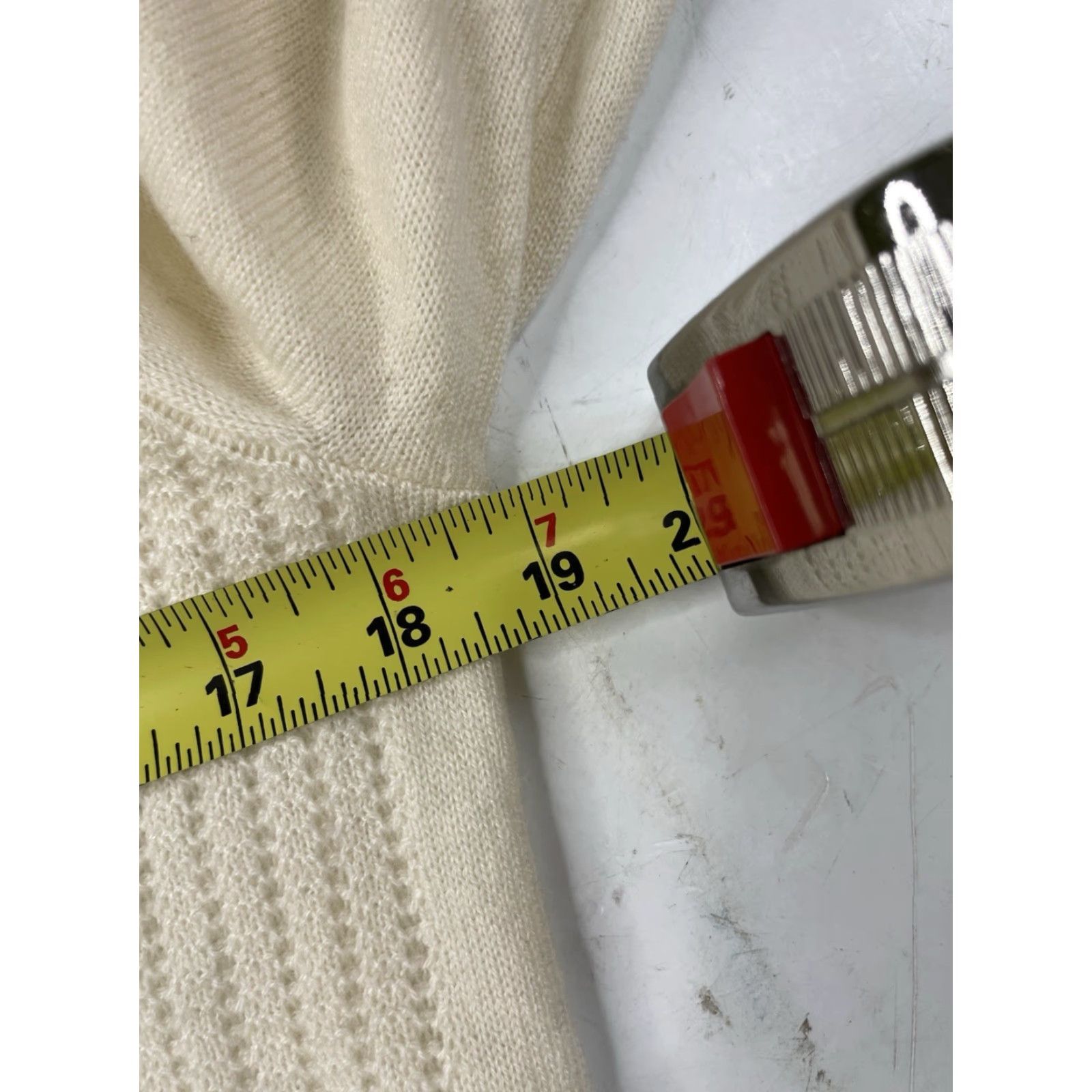 Vintage Magaschoni Womens XS Cashmere V-Neck Sweater Ivory Back Zip 3/4 Sleeve Size XS / US 0-2 / IT 36-38 - 7 Thumbnail