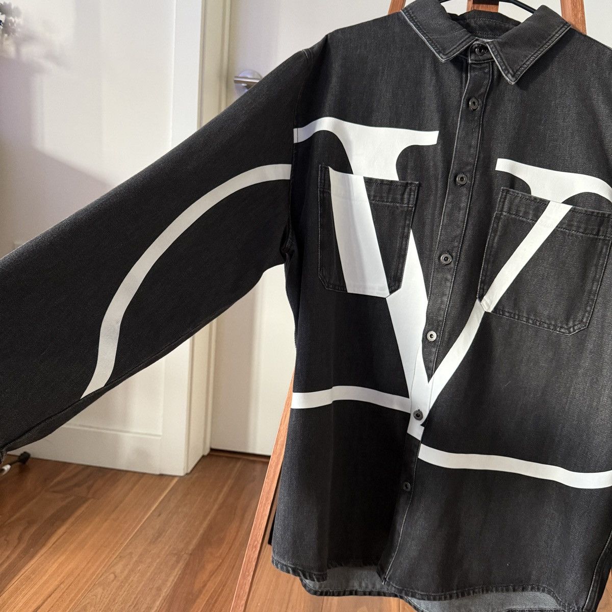 Valentino Valentino - Logo-Print Denim Overshirt - Black Valentino Size US L / EU 52-54 / 3 - 4 Thumbnail