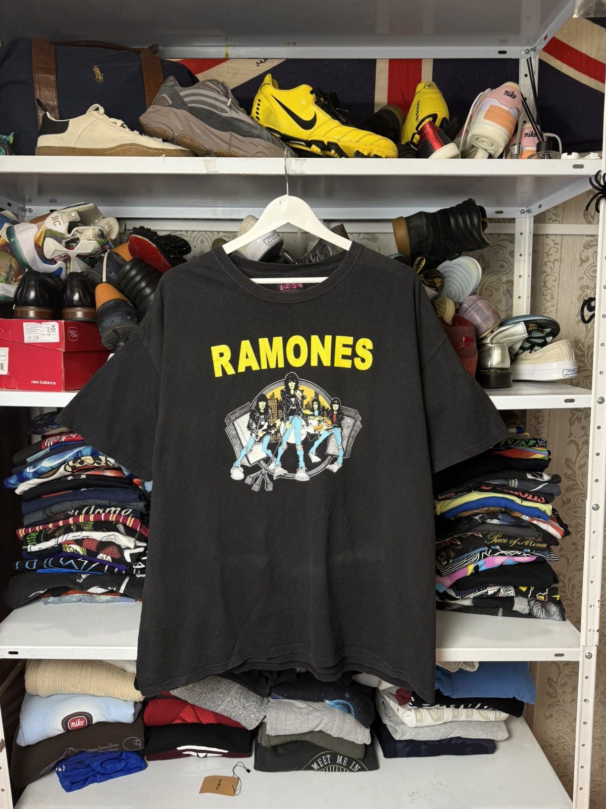 Band Tees 1999 Ramones Road to Ruin Vintage T Shirt Y2K Size US XL / EU 56 / 4 - 1 Thumbnail