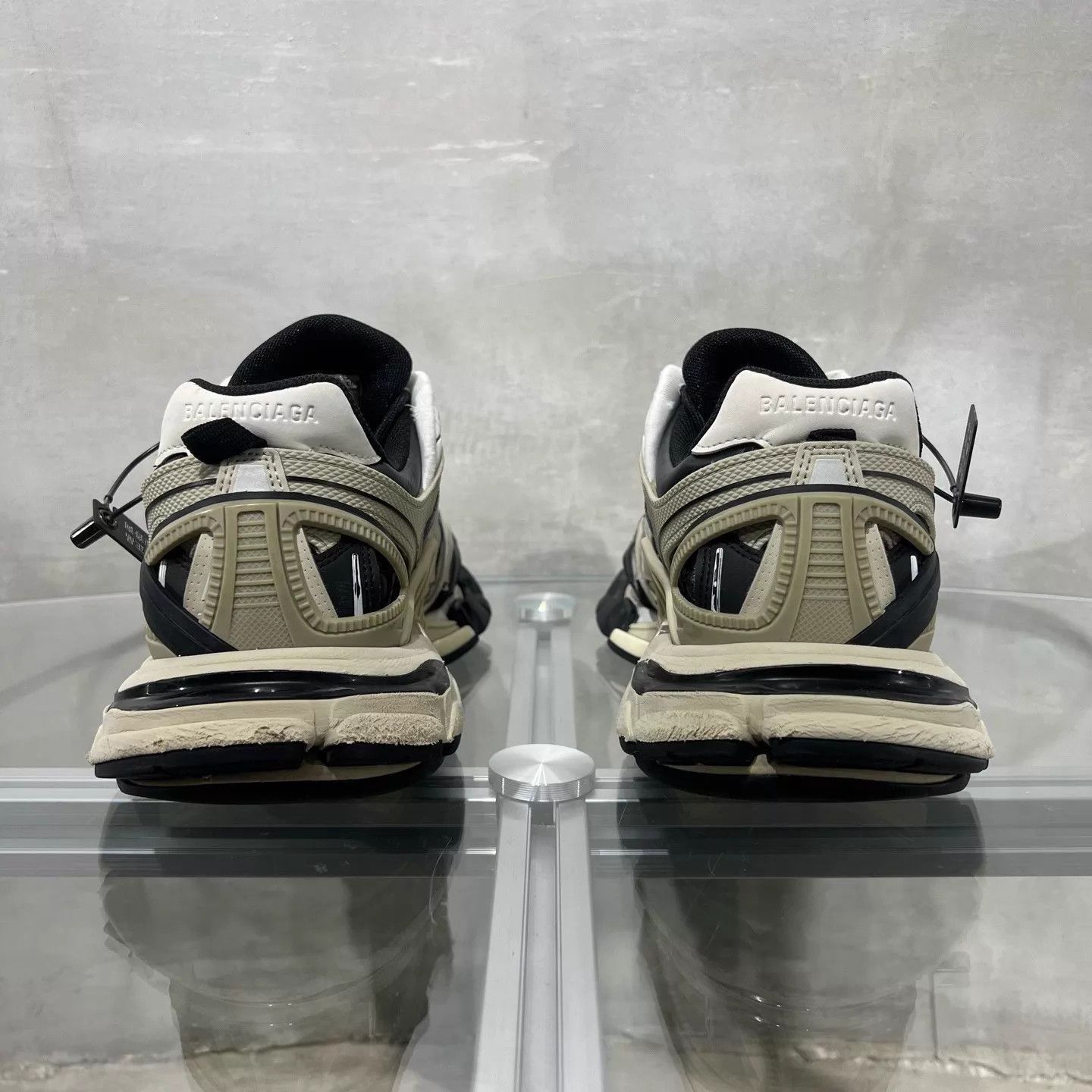 Balenciaga Beige Chunky Track Sneakers Size 10. Size US 10 / EU 43 - 6 Thumbnail