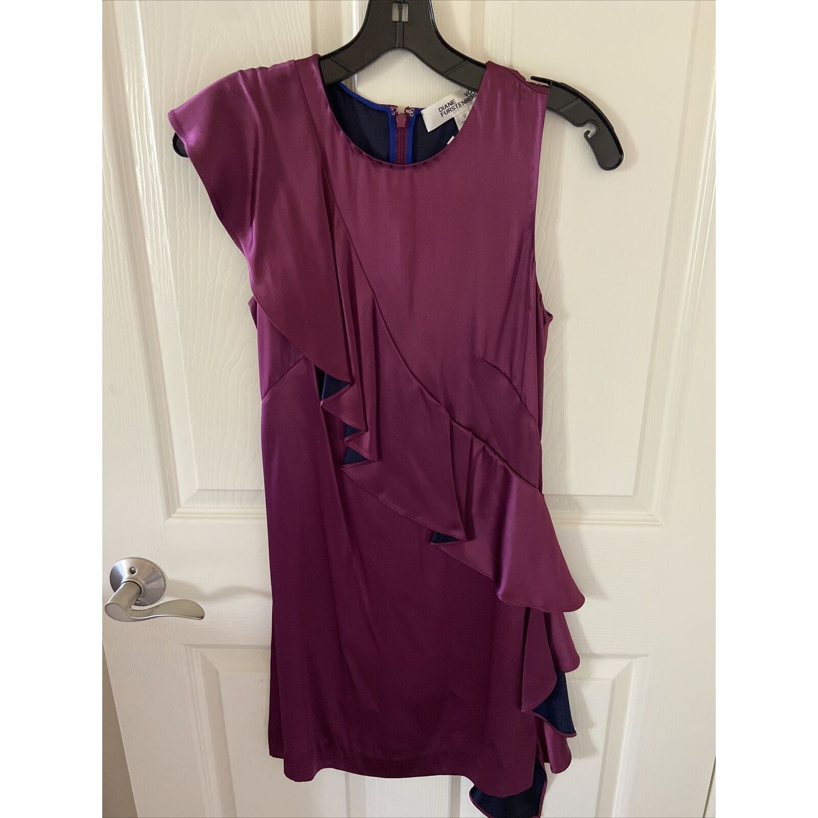 Diane von Furstenberg Diane Von Furstenberg Cross Body Ruffle Dress Purple Size 0 Size XS / US 0-2 / IT 36-38 - 2 Thumbnail