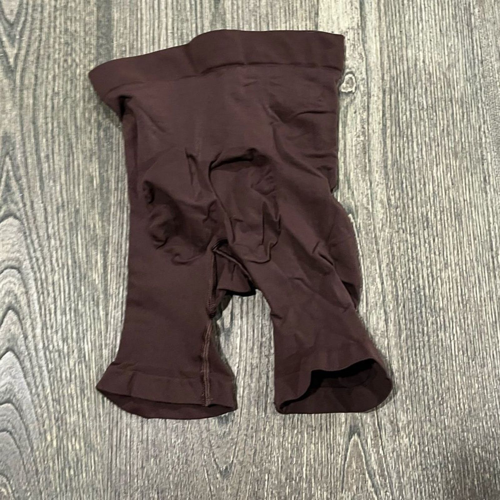 SKIMS NWOT Skims Shapewear Knee Shorts Mid Thigh Open Gusset Size ONE SIZE - 2 Thumbnail