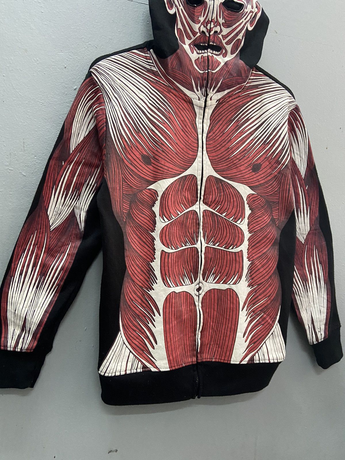 ATTACK ON TITAN MUSCLE FULL ZIP HOODIE