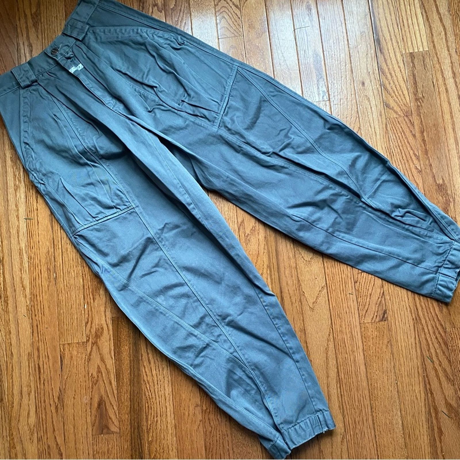 Marithe + Francois Girbaud GIRBAUD Gray Pleated Cotton 80s Snap Ankle Pant 5/6 27” Size 27" / US 4 / IT 40 - 2 Thumbnail