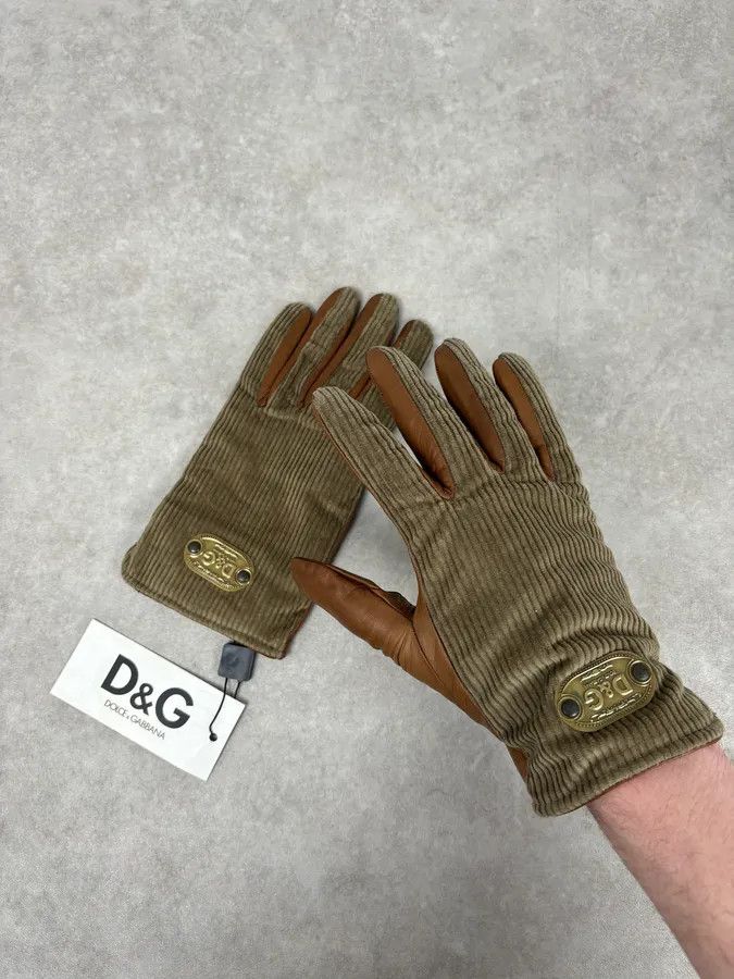 Dolce & Gabbana 2000s Dolce & Gabbana Beige Velvet & Leather Hybrid Gloves Size ONE SIZE - 1 Thumbnail