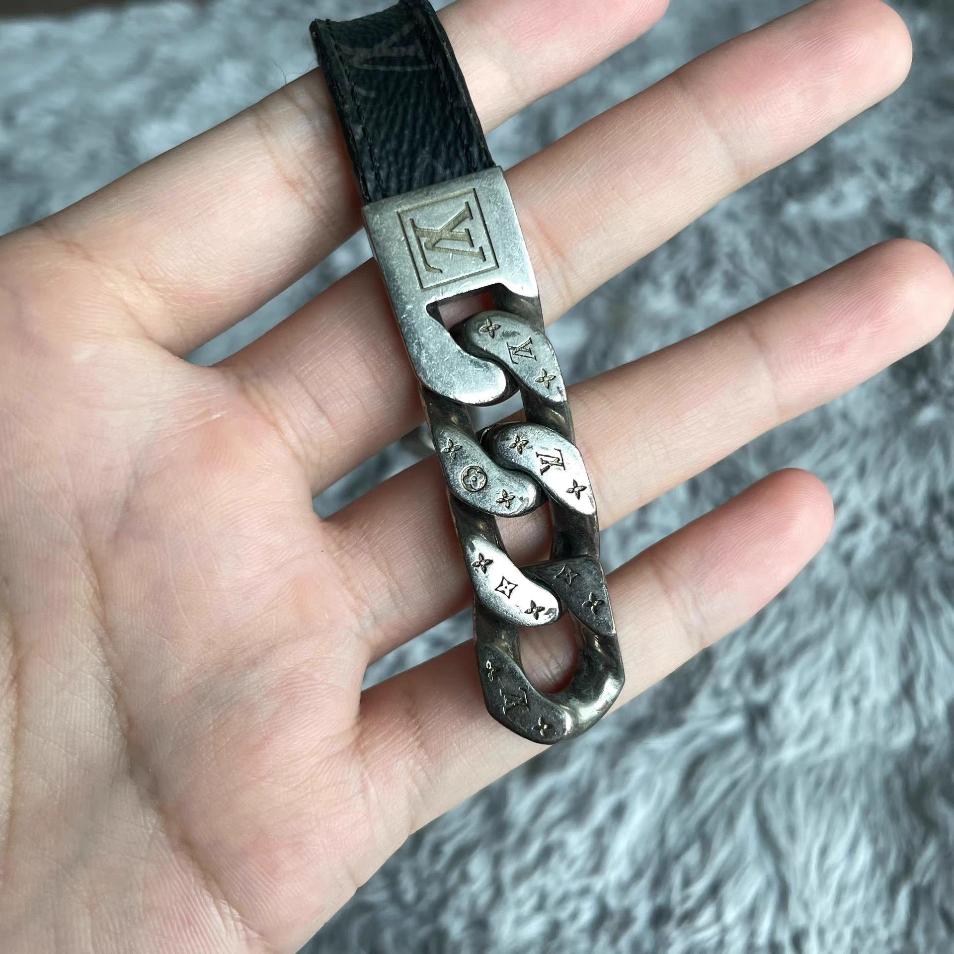 Louis Vuitton Louis Vuitton LV Monogram Bracelet 19cm Size ONE SIZE - 5 Thumbnail