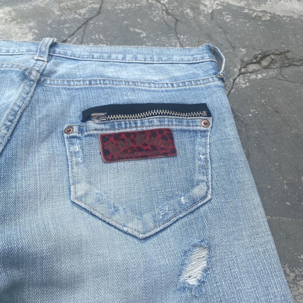 If Six Was Nine RNA Distressed Jeans Size US 31 - 2 Thumbnail