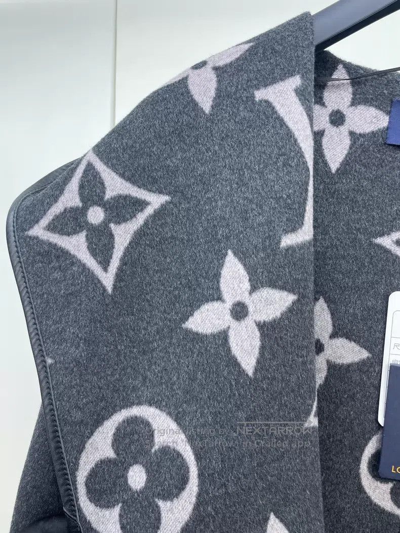 Louis Vuitton Louis Vuitton Grey presbyopic full print bathrobe coat Size XS / US 0-2 / IT 36-38 - 4 Thumbnail