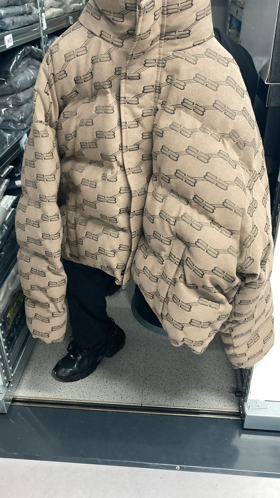 Balenciaga o1in1g1124 Dup / BB Monogram Puffer Jacket in Brown Size US L / EU 52-54 / 3 - 3 Thumbnail