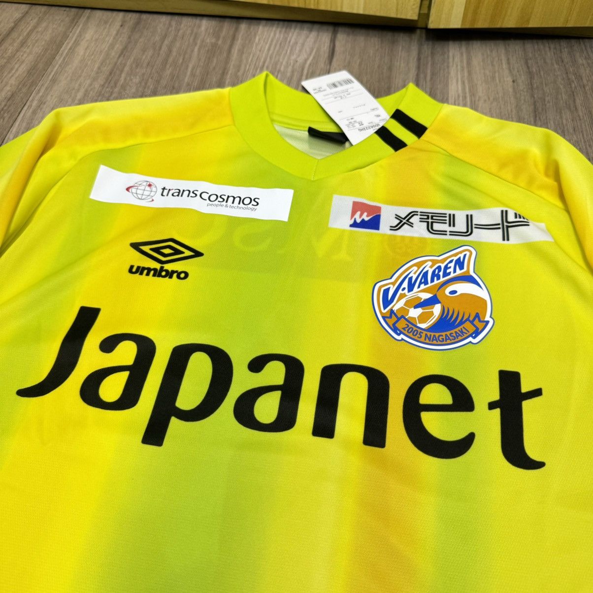 Umbro Nagasaki V.Varen 2022 goalkeeper shirt(bnwt) Size US L / EU 52-54 / 3 - 3 Thumbnail