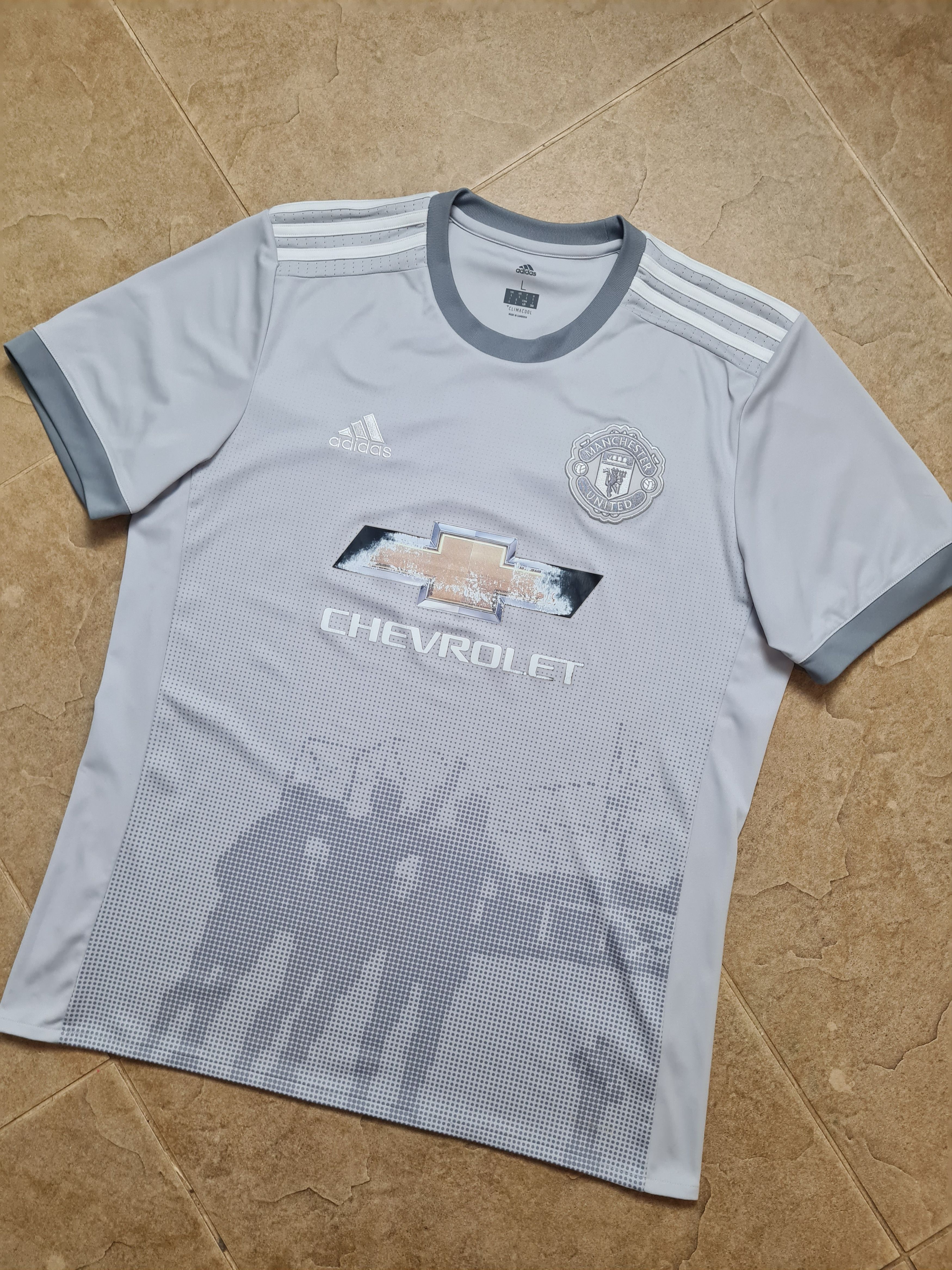 Adidas MANCHESTER UNITED 2017/2018 THIRD FOOTBALL ADIDAS AZ7565 Size US L / EU 52-54 / 3 - 4 Thumbnail