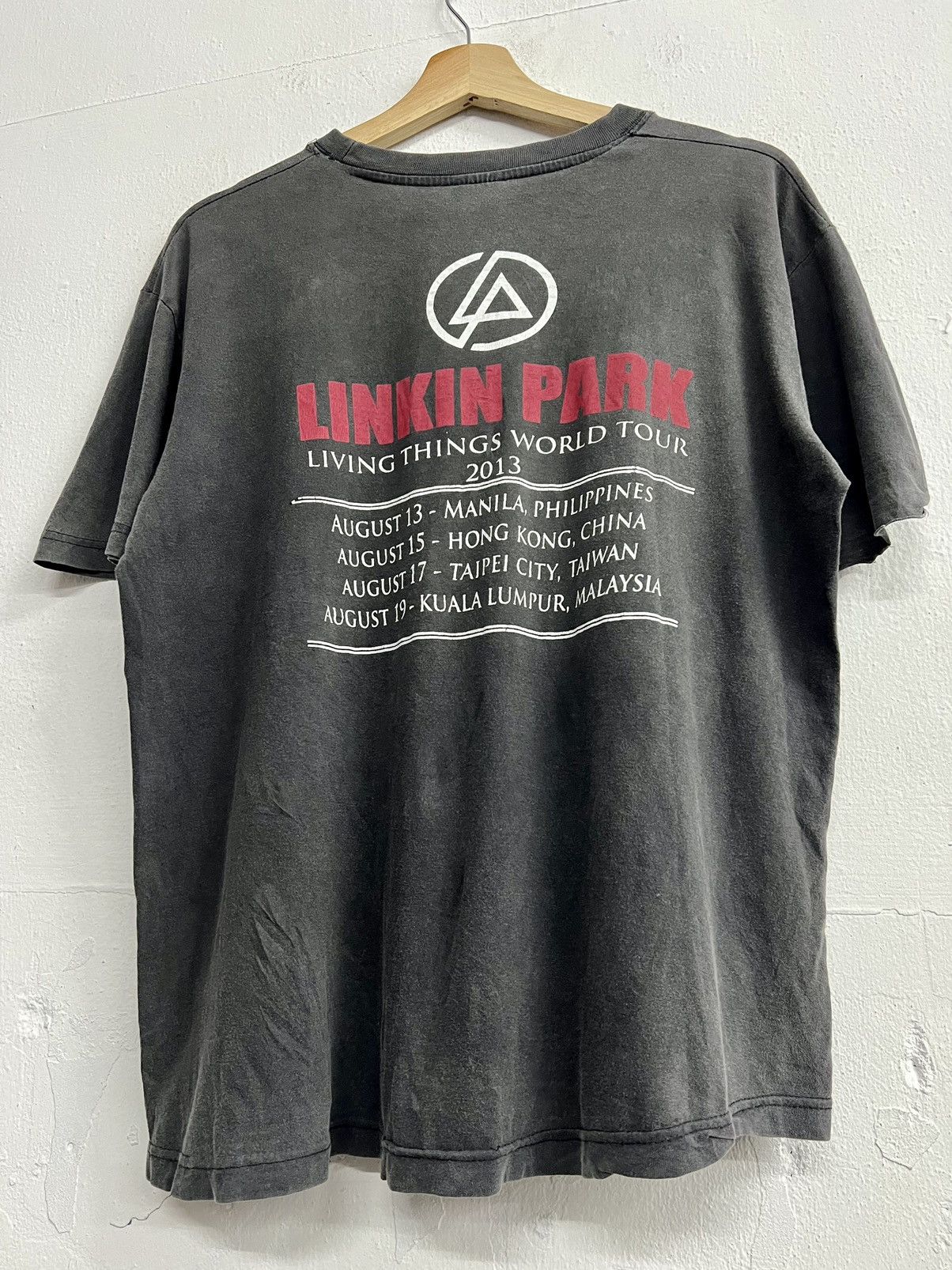 Band Tees × Vintage Rare THRASHED Linkin Park Living Things World Tour Tee Size US M / EU 48-50 / 2 - 13 Thumbnail