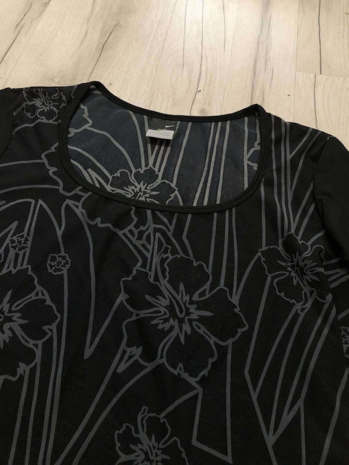 Vintage Rare Wmns Dri Fit Y2k Tee(XL) Size XL / US 12-14 / IT 48-50 - 2 Thumbnail