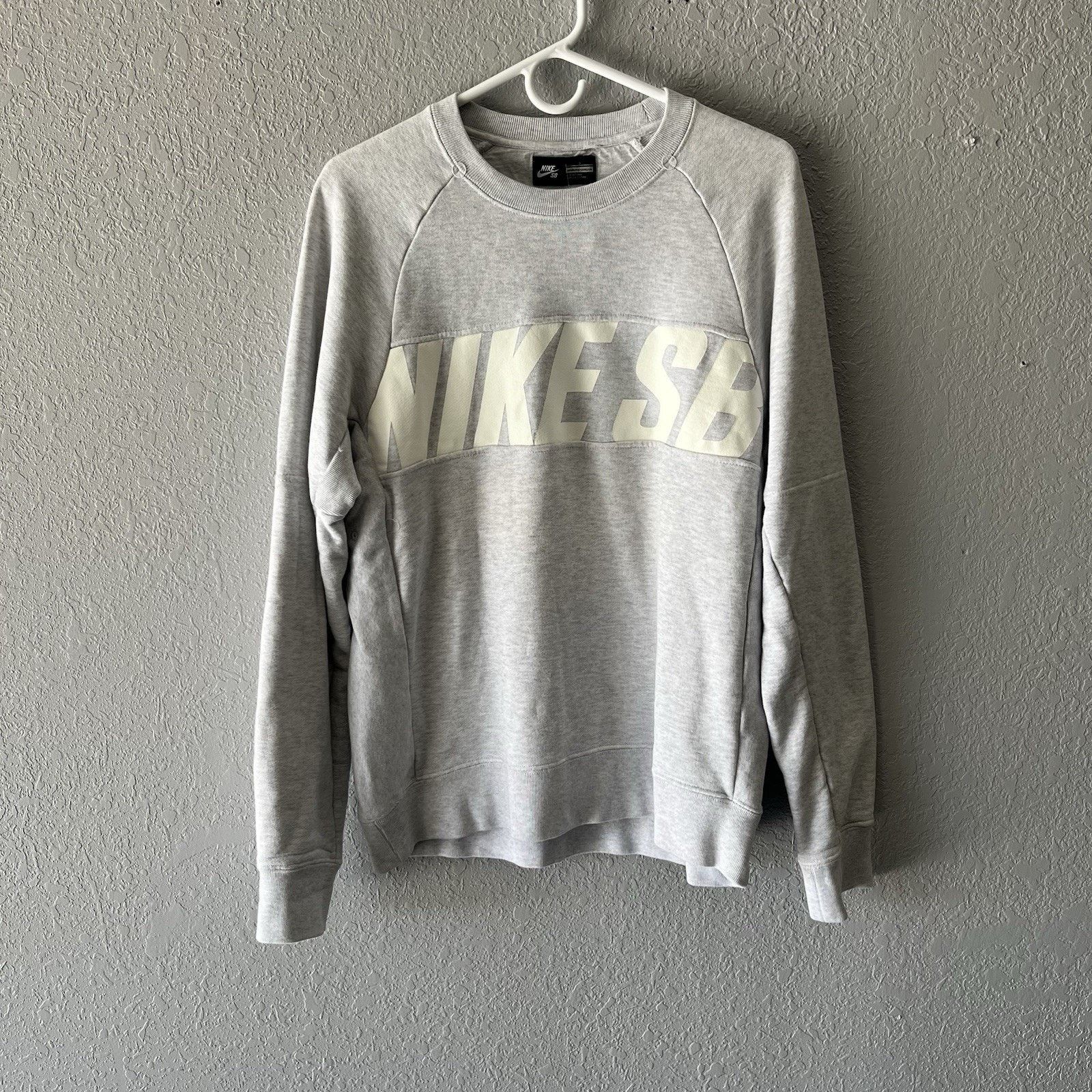 Nike 2000’s Nike SB Grey Crewneck Woman’s Large Comfy Pullover Sw Size L / US 10 / IT 46 - 1 Thumbnail