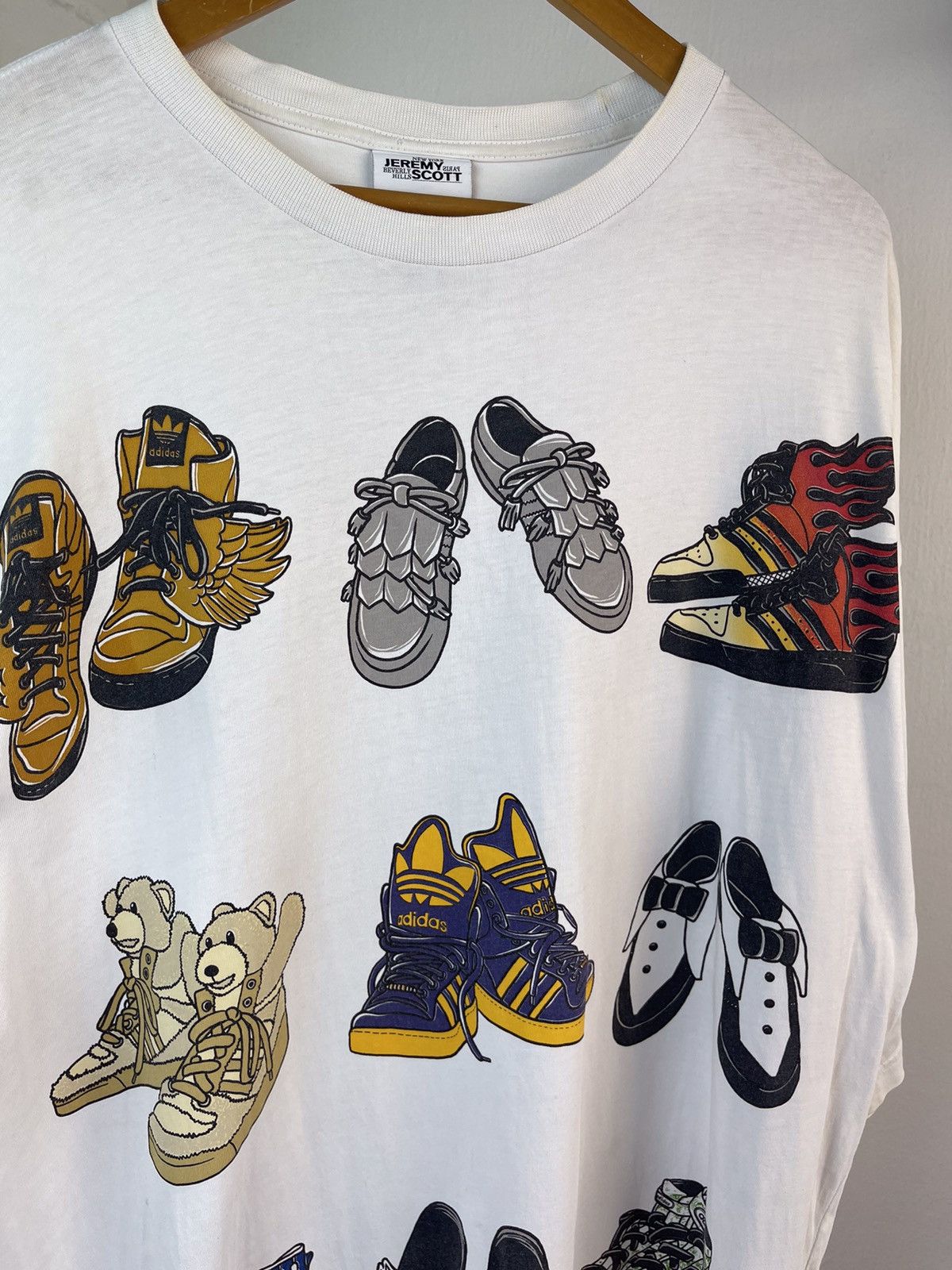 Adidas × Jeremy Scott Adidas x Jeremy Scott Oversize Shoes print Tee Size US XL / EU 56 / 4 - 6 Thumbnail