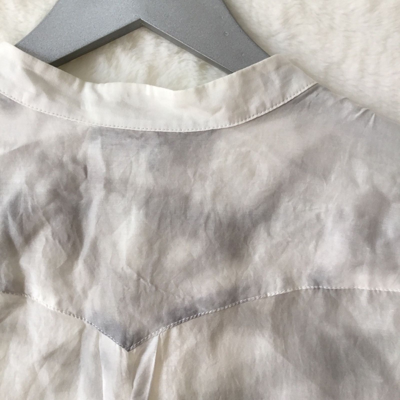 Bcbgmaxazria BCBGMaxAzria White& Gray Tie-Dye Roll-tab Sleeve Silk Blouse Size S / US 4 / IT 40 - 10 Thumbnail