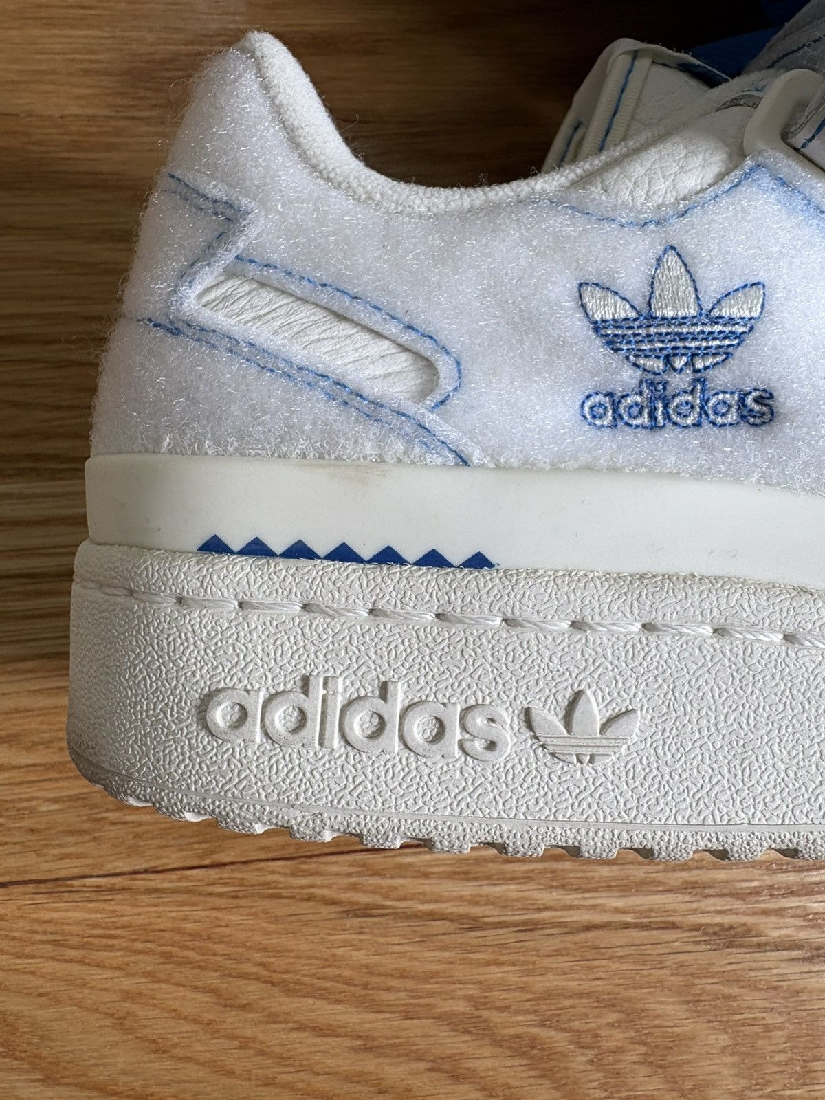 Adidas Size 10 - adidas Forum 84 Low Off White Blue Bird GX1018 Size US 10 / EU 43 - 5 Thumbnail