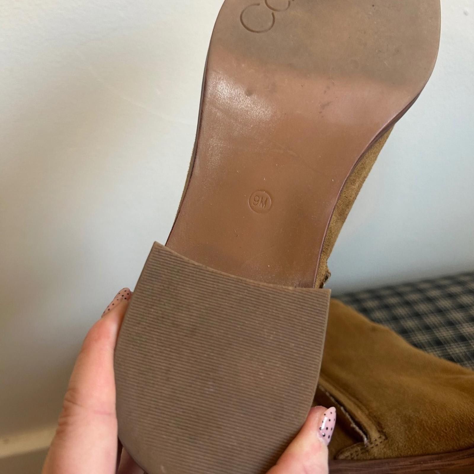 Calvin Klein NWOT Calvin Klein WomenTan Suede Side Zip Ankle Boots Size 9 Size US 9 / IT 39 - 6 Thumbnail