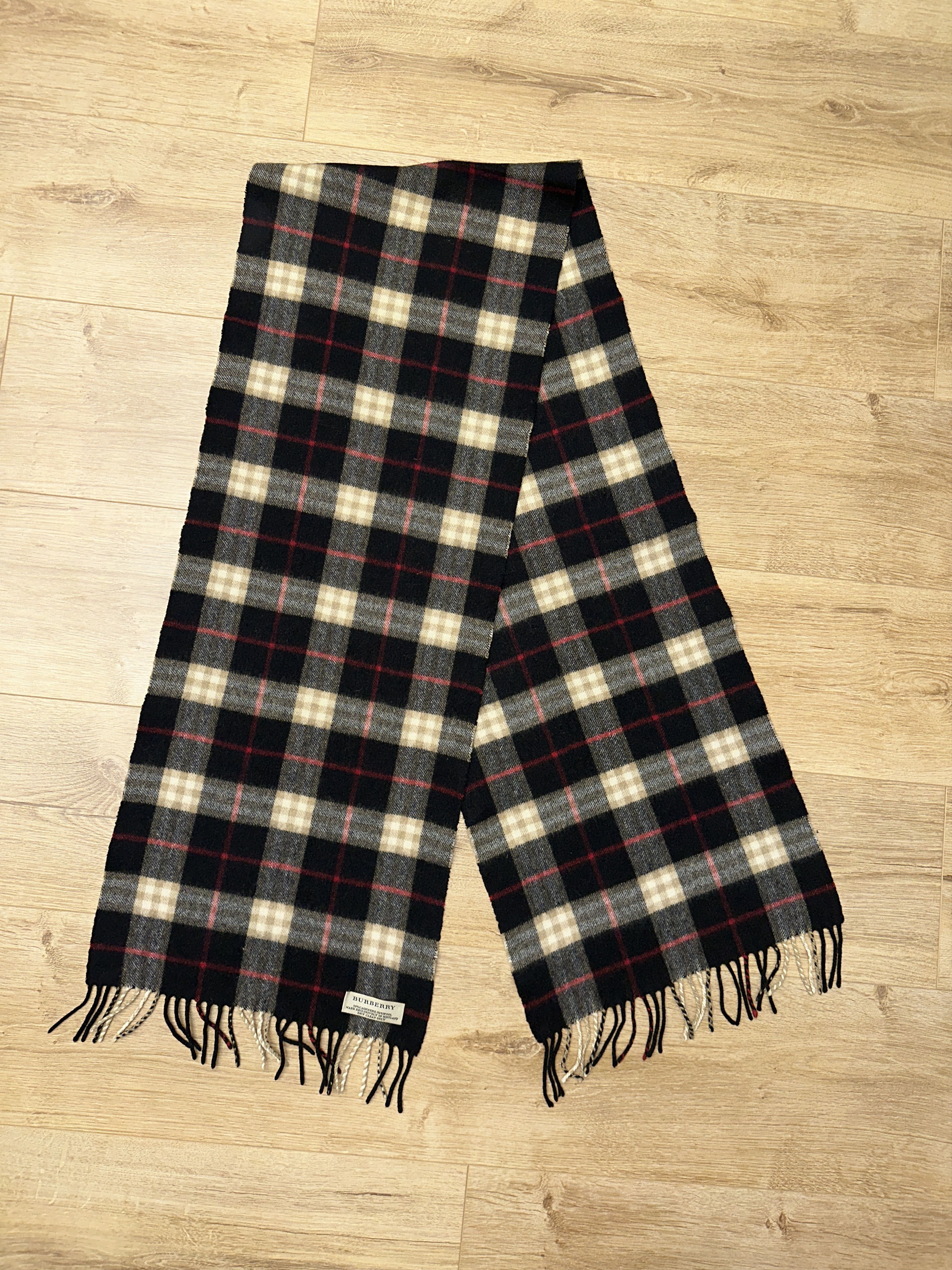 Burberry Iconic Burberry Check Wool Cashmere Scarf 180x30 Cm Size ONE SIZE - 1 Thumbnail