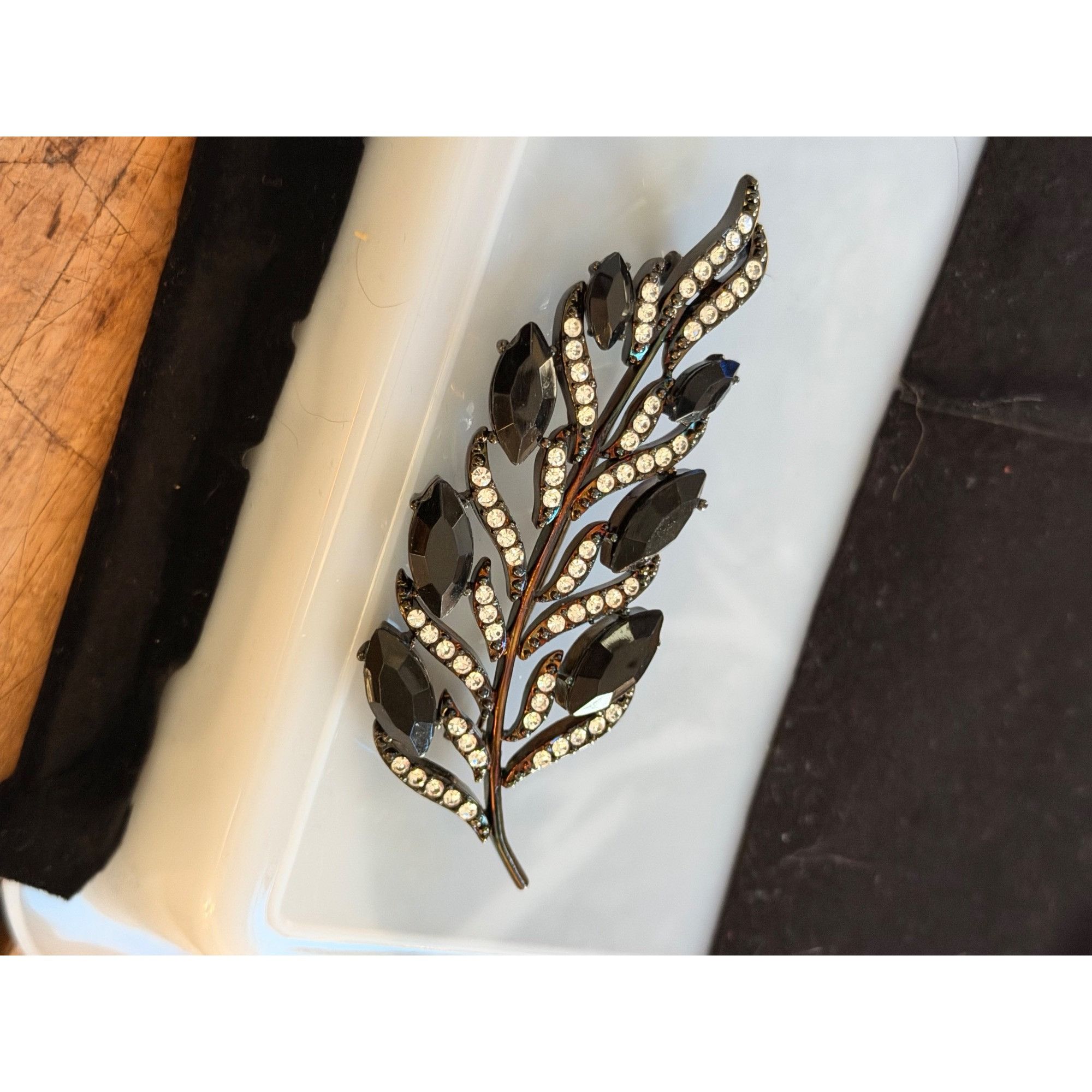 Other Vintage Leaf Brooch Blackl Rhinestone Statement Pin brooch Size ONE SIZE - 3 Thumbnail