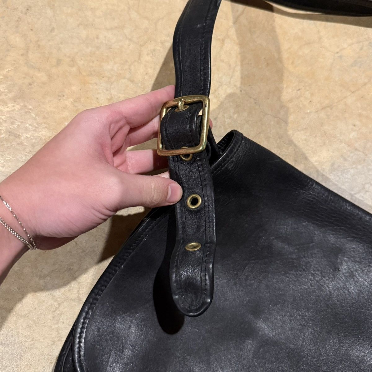 Coach Vintage 1990s Coach Stewardess Turnlock Leather Shoulder Bag Size ONE SIZE - 5 Thumbnail
