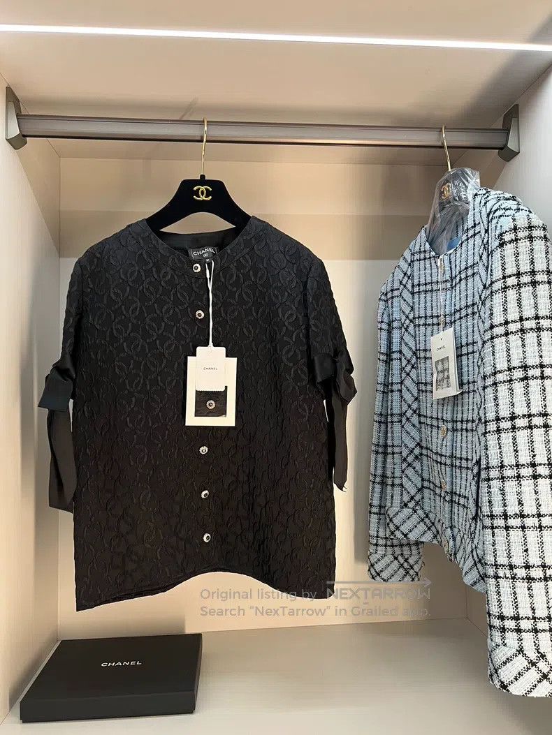 Chanel Chanel 25k bow long sleeves Size XS / US 0-2 / IT 36-38 - 1 Thumbnail