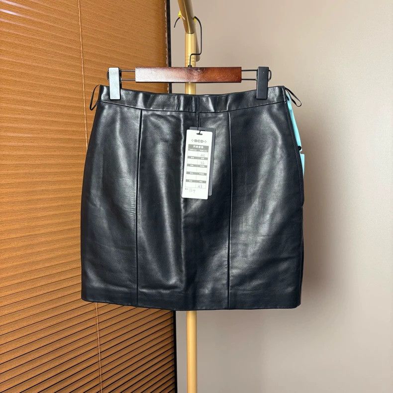 Saint Laurent Paris saint Laurent parisBlack leather skirt 2503-Nextarrow Size 39" - 1 Thumbnail