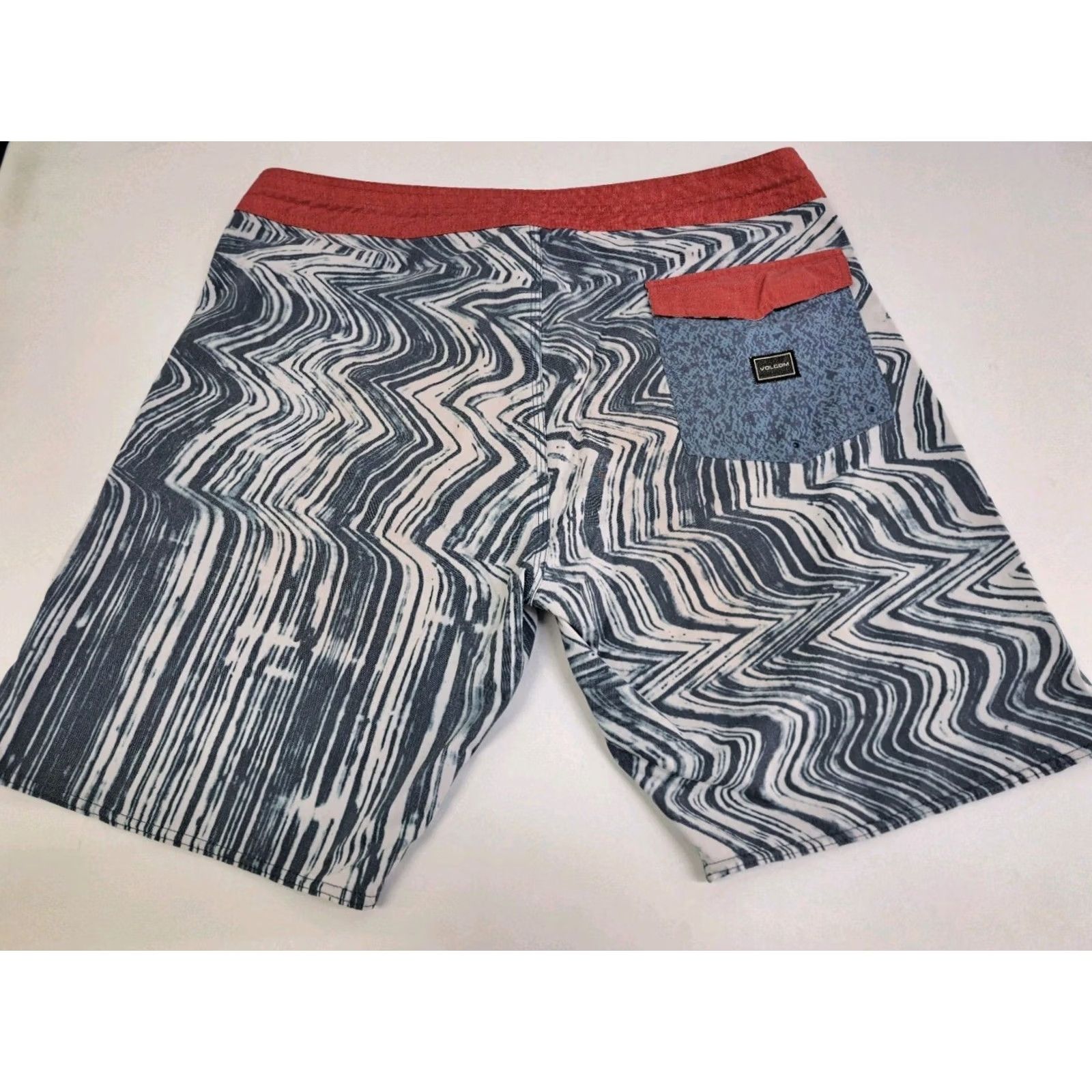 Volcom Volcom Mens Board Shorts Wavy Pattern Blue Back Pocket 38/9" Stoneys Beach Surfing Volcom Stoneys Mens Bottoms ⟂ Size US 38 / EU 54 - 2 Thumbnail