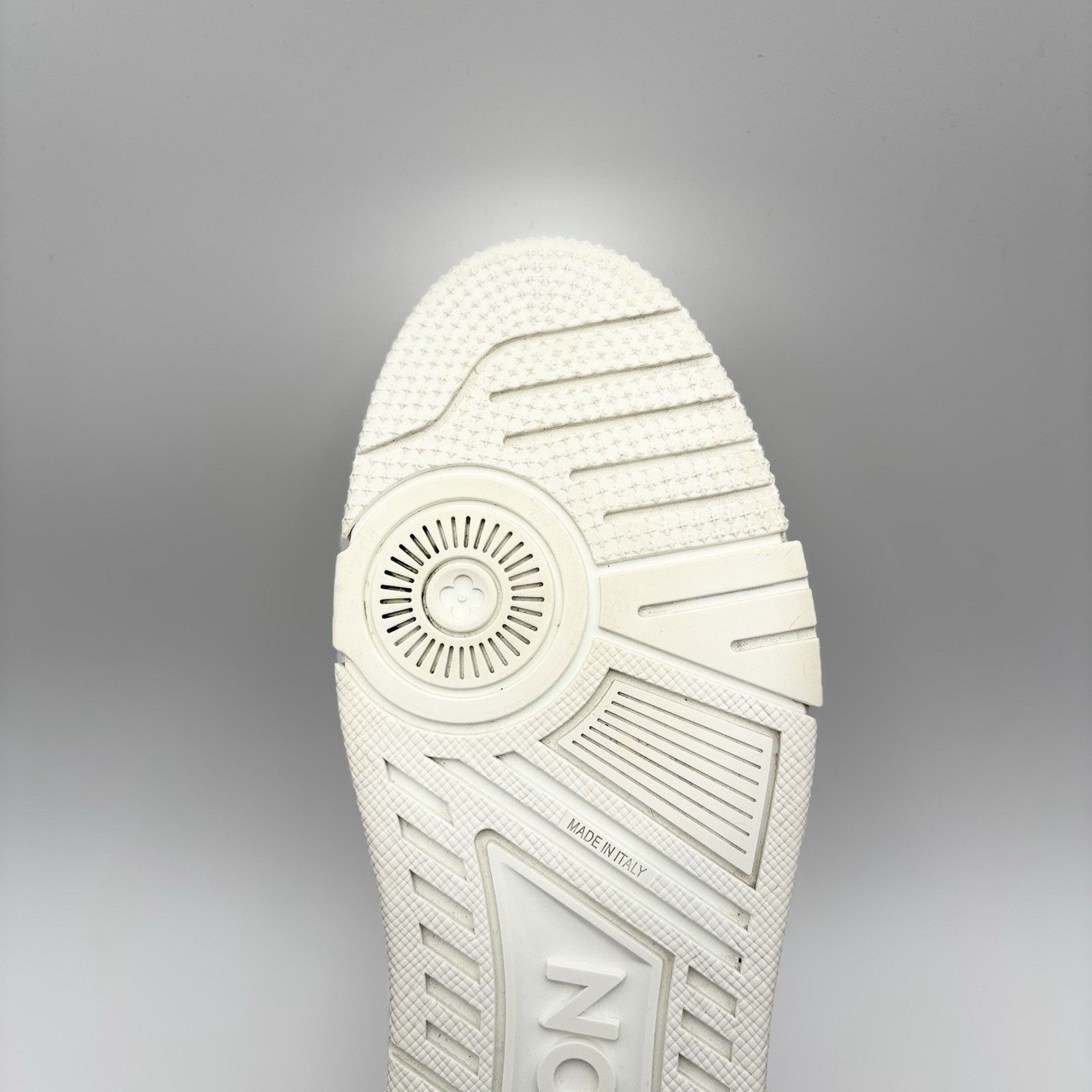 Louis Vuitton Louis Vuitton Trainer ' White ' | EXCELLENT CONDITION! Size US 8.5 / EU 41-42 - 21 Thumbnail