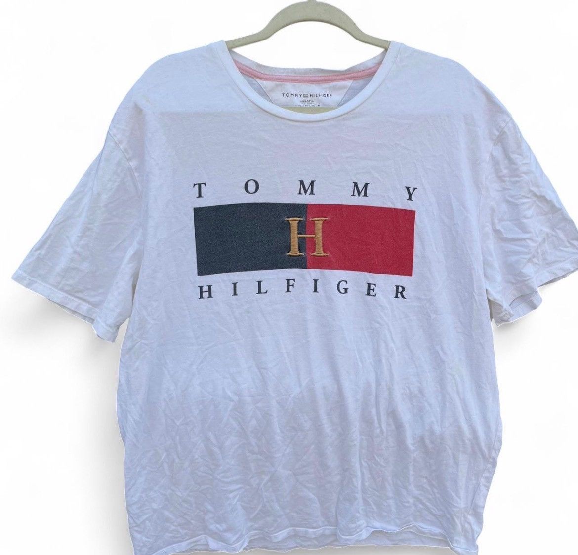 Tommy Hilfiger Vintage Tommy Hilfiger Block Logo T-Shirt Size US XXL / EU 58 / 5 - 1 Thumbnail