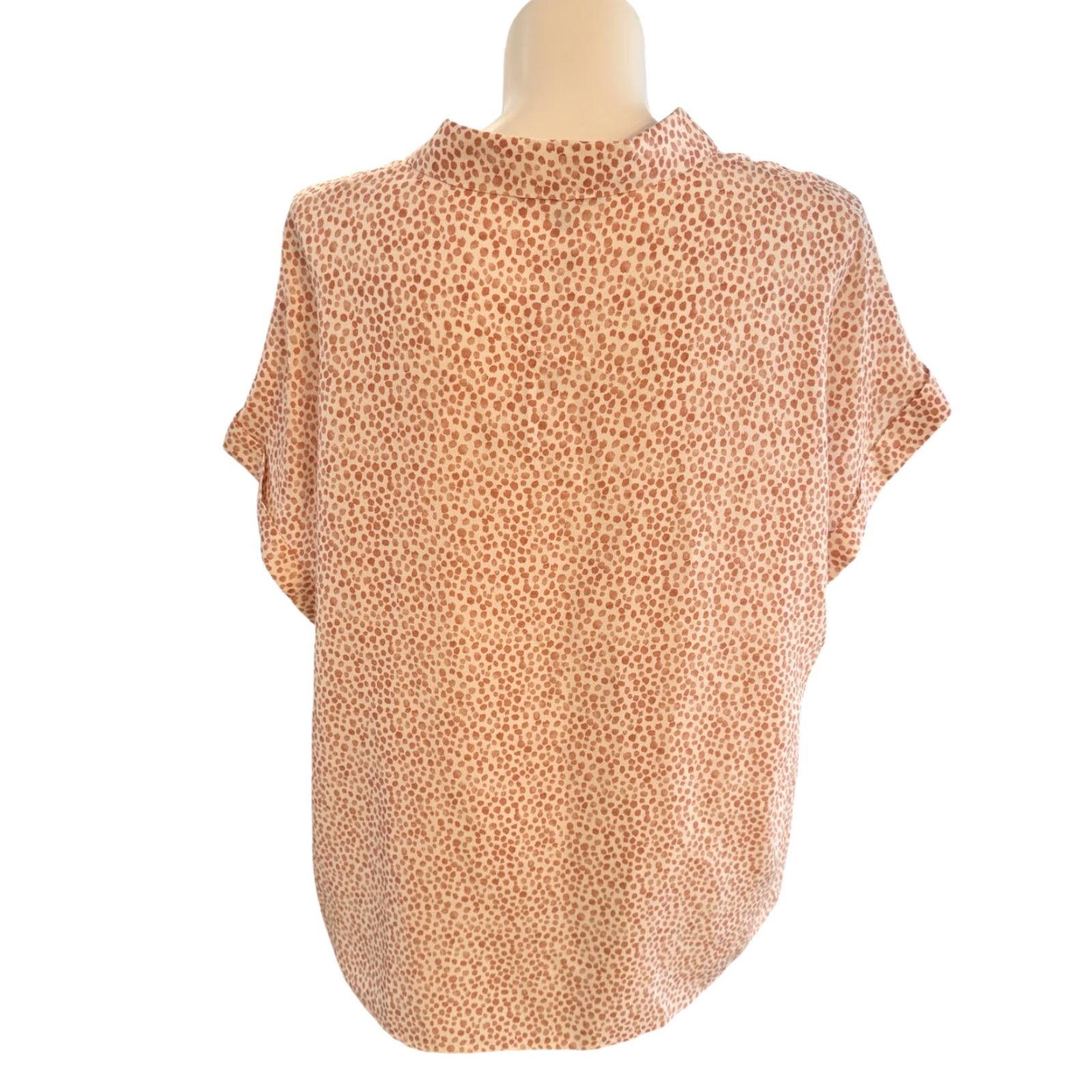 Vintage Lafayette 148 NY Silk Top Button Up NWT 3X Casual Party/Cocktail Travel Silk Top Coral Animal Print Short Sleeve Collared Button Hidden Beading Womens Size XXL / US 16-18 / IT 52-54 - 4 Thumbnail