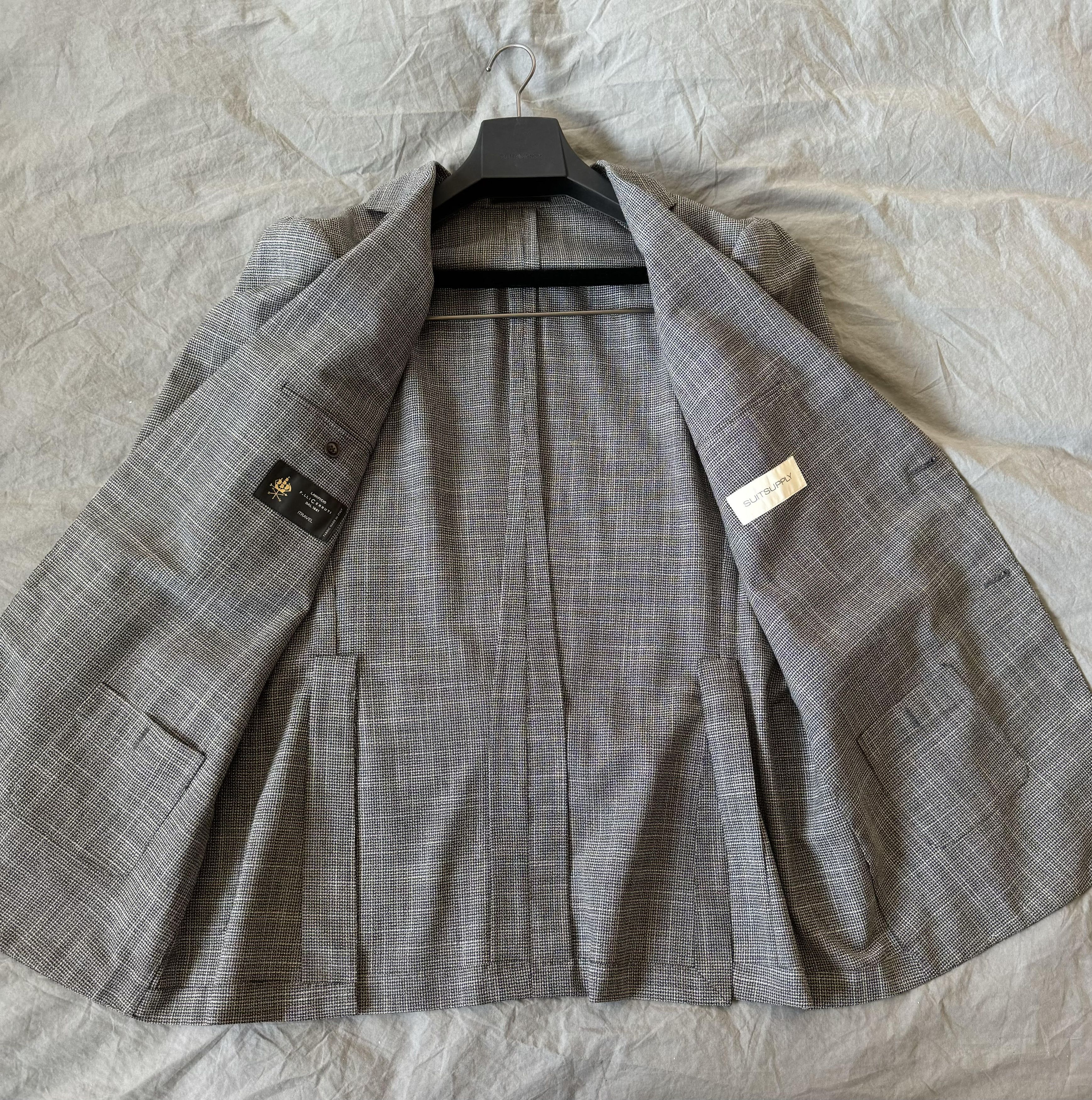 Suitsupply Tailored Suit Size 42R - 2 Thumbnail