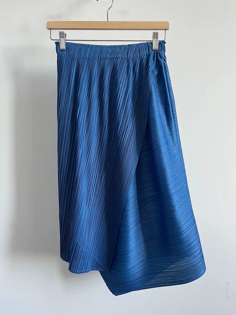 Issey Miyake Issey Miyake size:3 Blue pleated skirt Size 22" - 1 Thumbnail